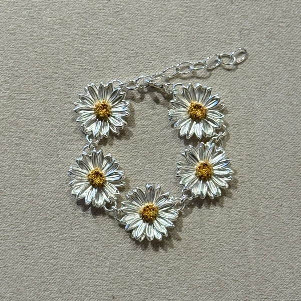 1TA0524-285 THALLO Daisy Field Daisy Bracelet Statement 24K Gold and Sterling Silver #s189a (A-LX-E)
