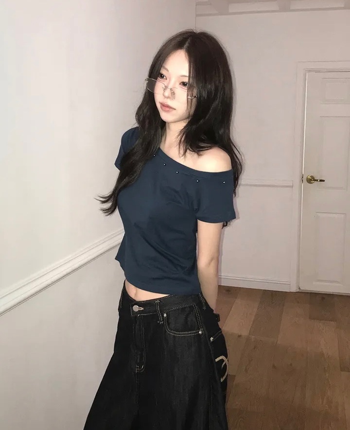 【優惠延長17.5 截單！首批優惠價預訂】買一送一！窩釘露肩短款TEE（6色）