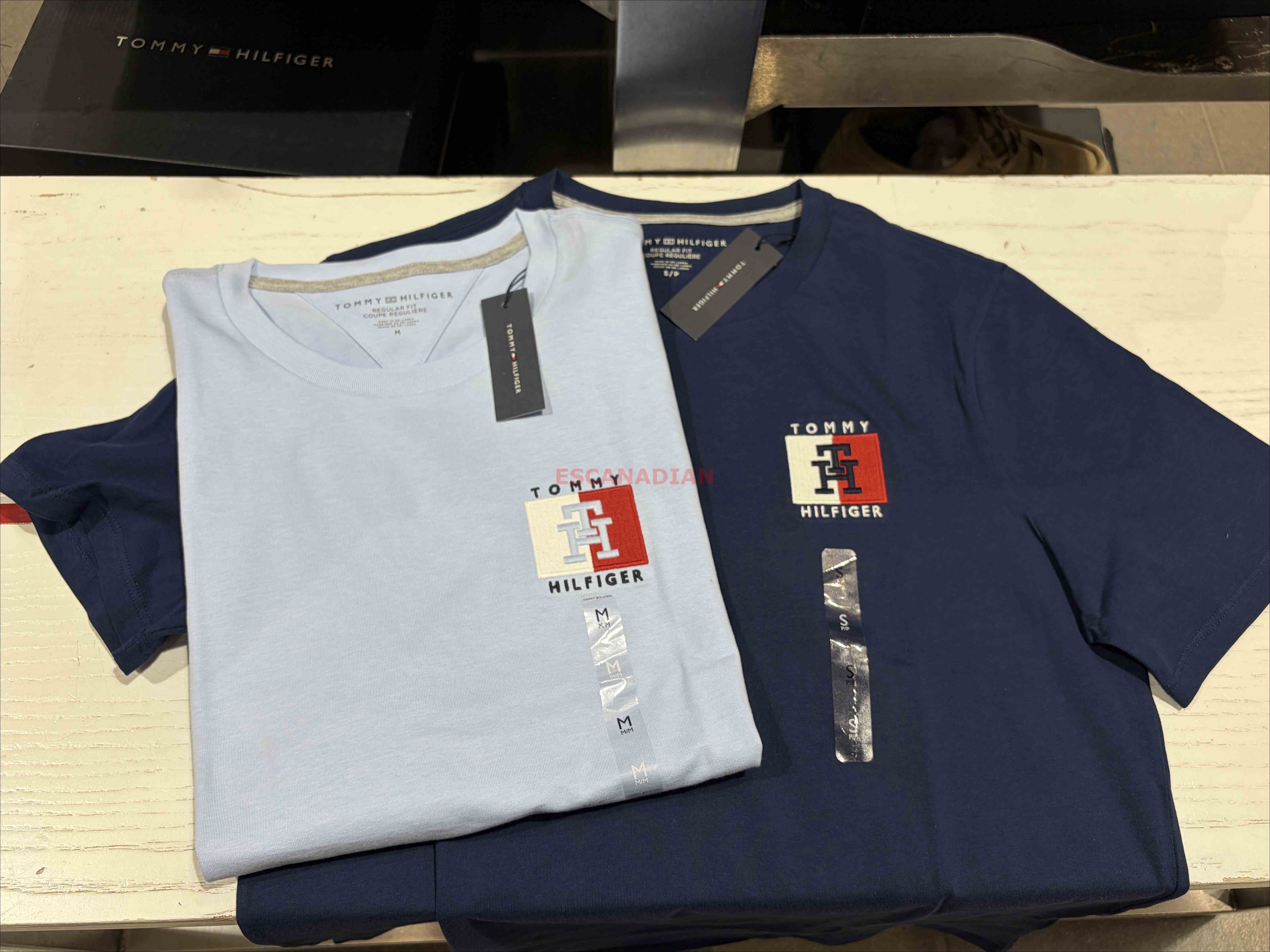 TOMMY 男大人 TH系列 刺繡國旗標 短TEE (2色)