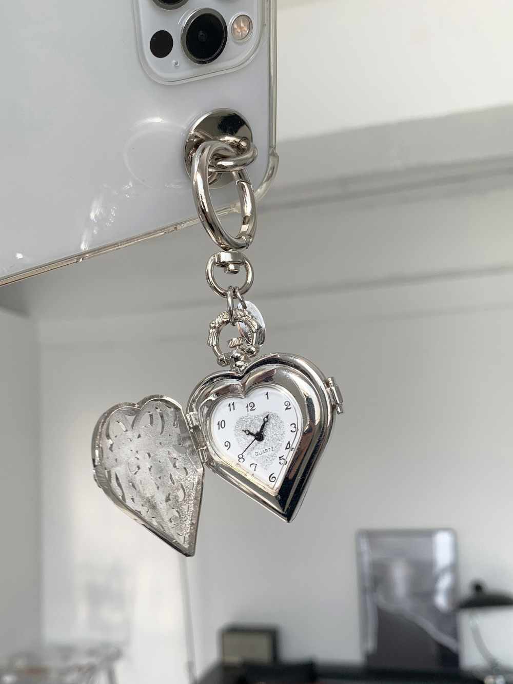 【預購】韓國代購 Grumpy Stuff 愛心 鏤空 心型 吊墜 Ethereal Heart Watch Keychain 手錶吊飾