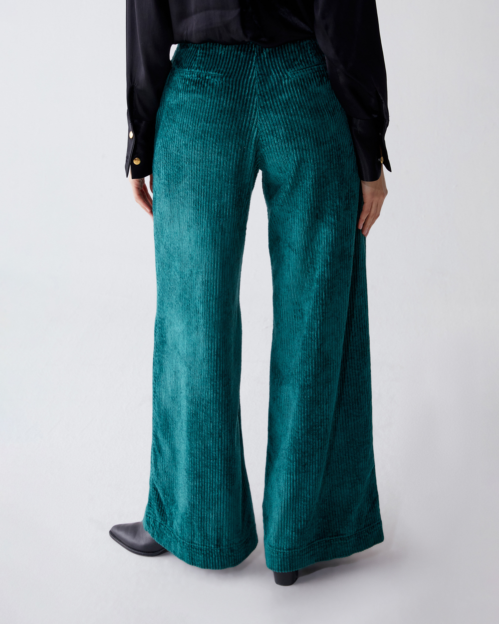 1SJ0503-001 [SHAFT JEANS] 弗萊爾聖甲蟲 #BI1D34T6700 (EU)