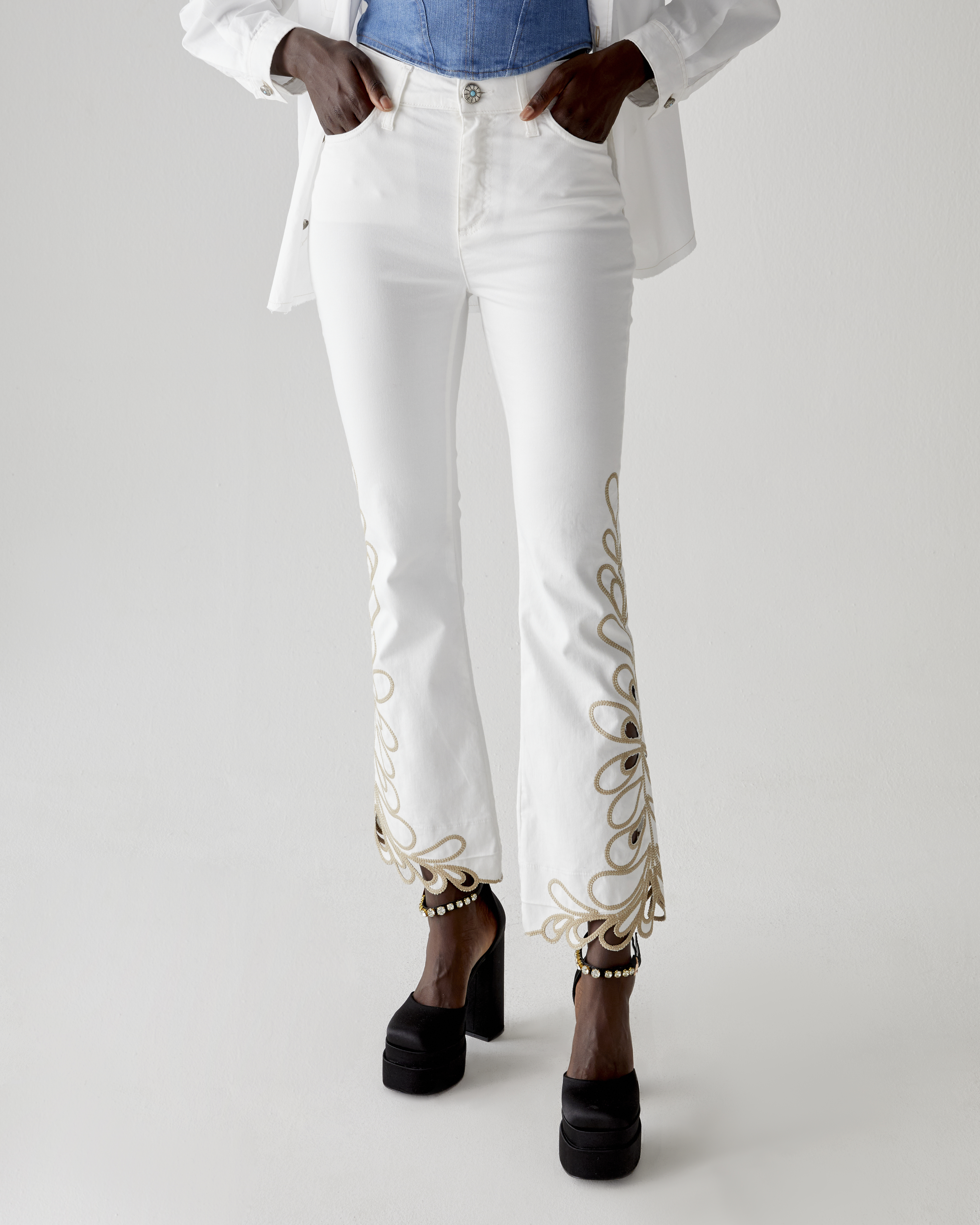 1SJ0503-017 [SHAFT JEANS] 匹諾曹。西西·薩默刺繡。米白色 #BP1D7DT3100 (EU)