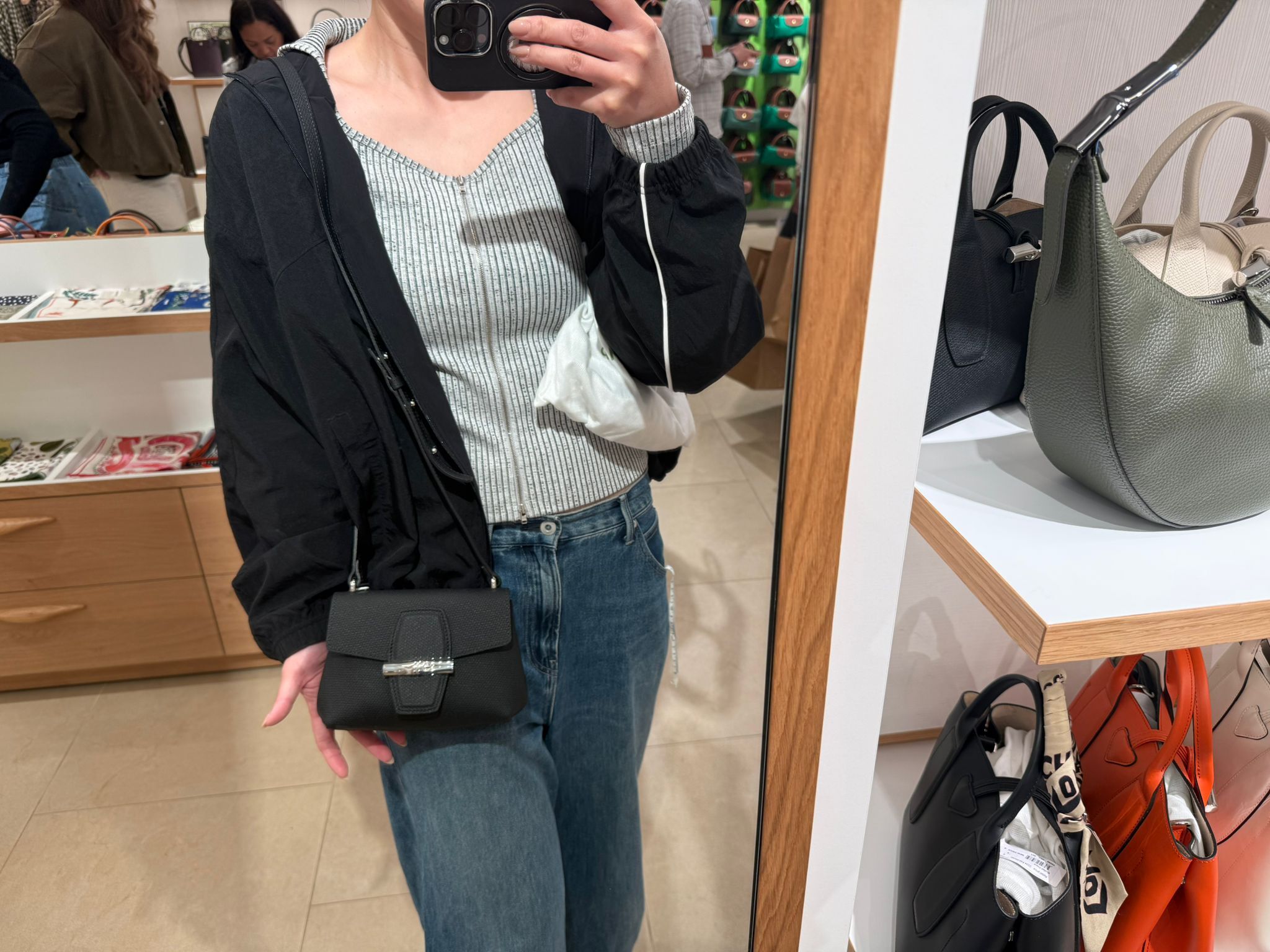 LYS01797 Longchamp ROSEAU卵石紋小牛皮斜孭袋黑色