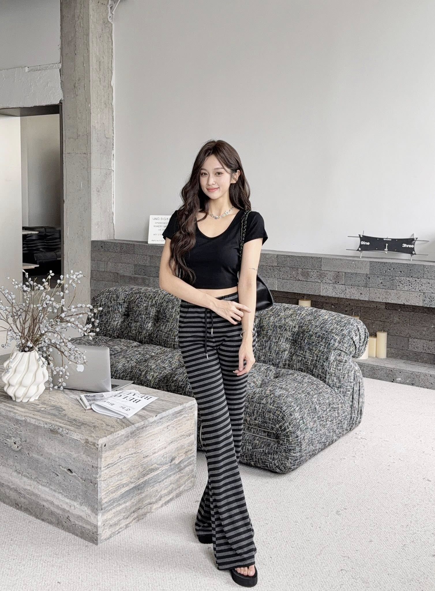純欲辣妹日常短款tee條紋喇叭褲套裝❣️