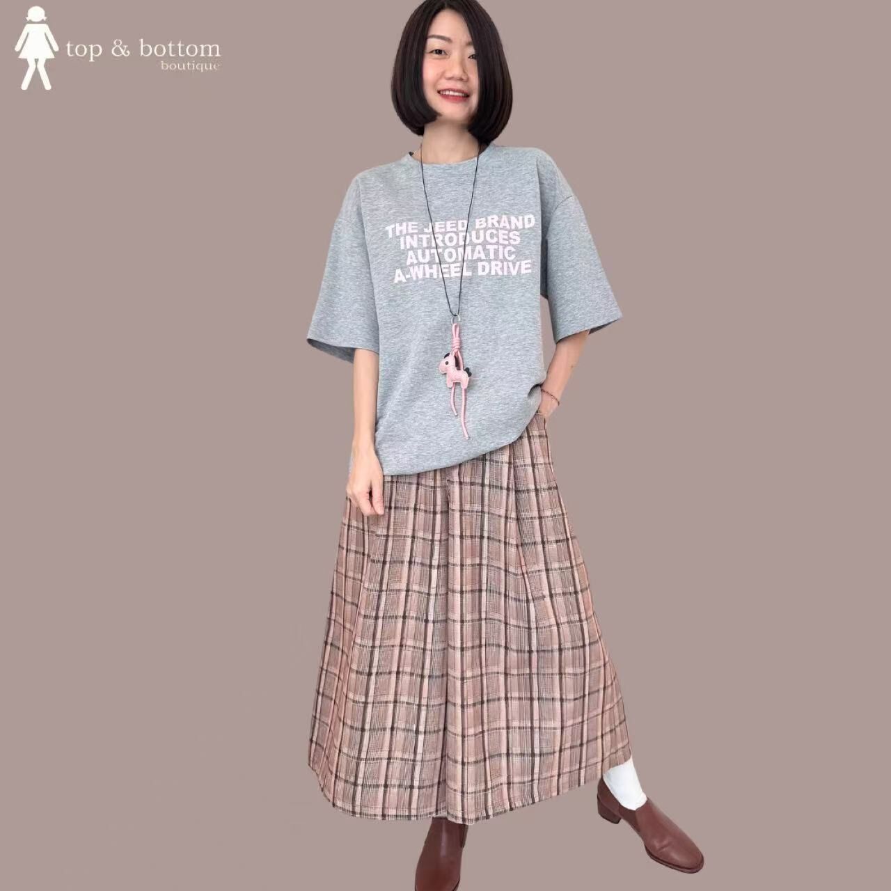 SHORT SLEEVE WORDING LONG TEE WITH HORSE PENDANT