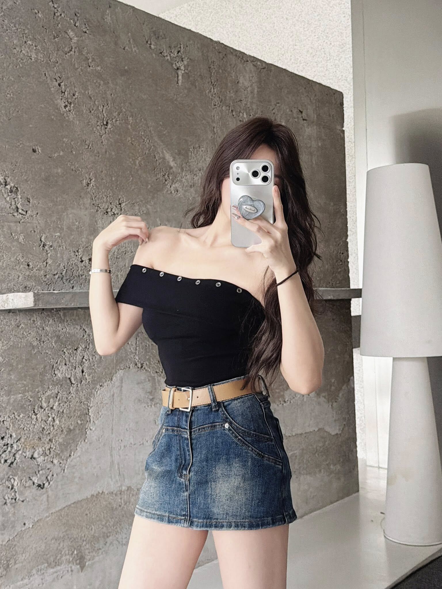 辣妹酷颯造型一字肩上衣❣️