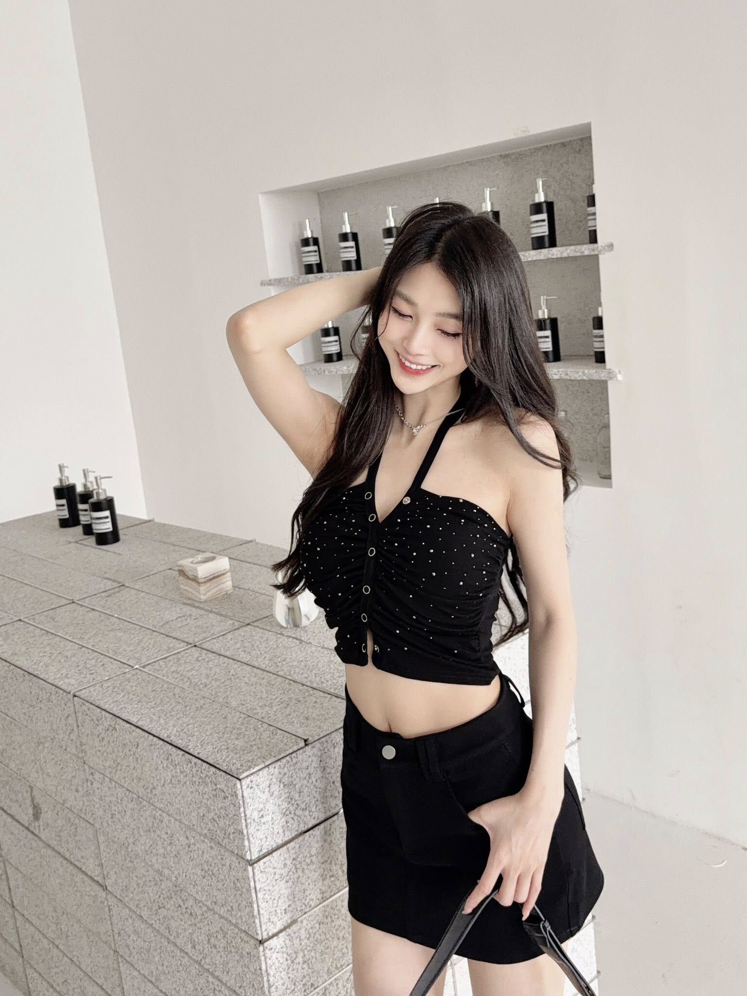 辣妹滿天星亮鑽掛脖背心❣️