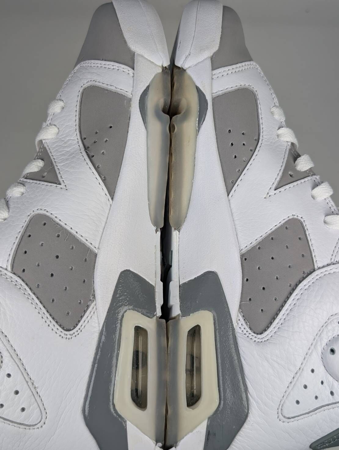 微瑕疵-左右腳鞋底泛黃 384665-100 7Y Air Jordan 6 “ Cool Grey ” GS 酷灰 女款