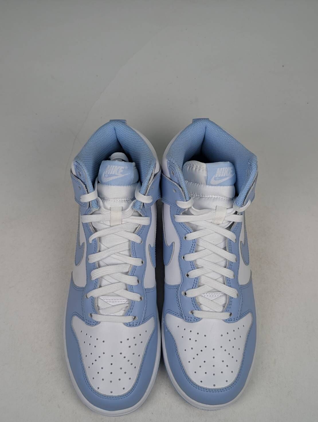 微瑕疵-右腳外側凹痕 DD1869-107 W8.5 Nike Dunk High WMNS '' Aluminum '' 北卡藍 天藍 女款 男女段