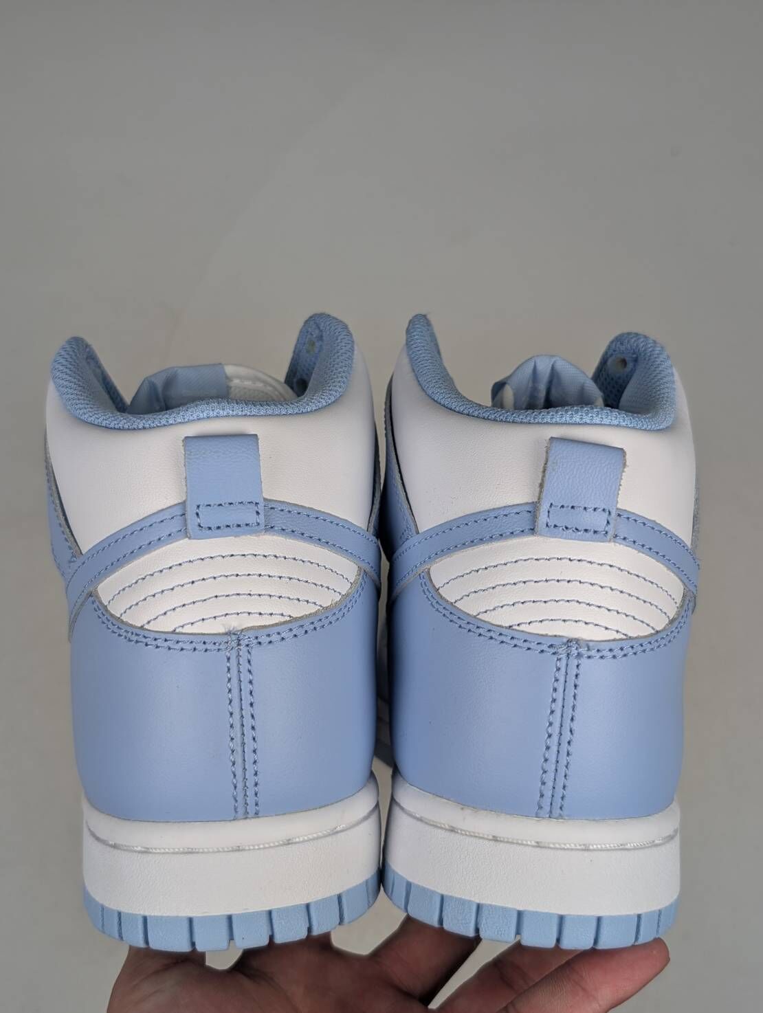 微瑕疵-右腳外側凹痕 DD1869-107 W8.5 Nike Dunk High WMNS '' Aluminum '' 北卡藍 天藍 女款 男女段