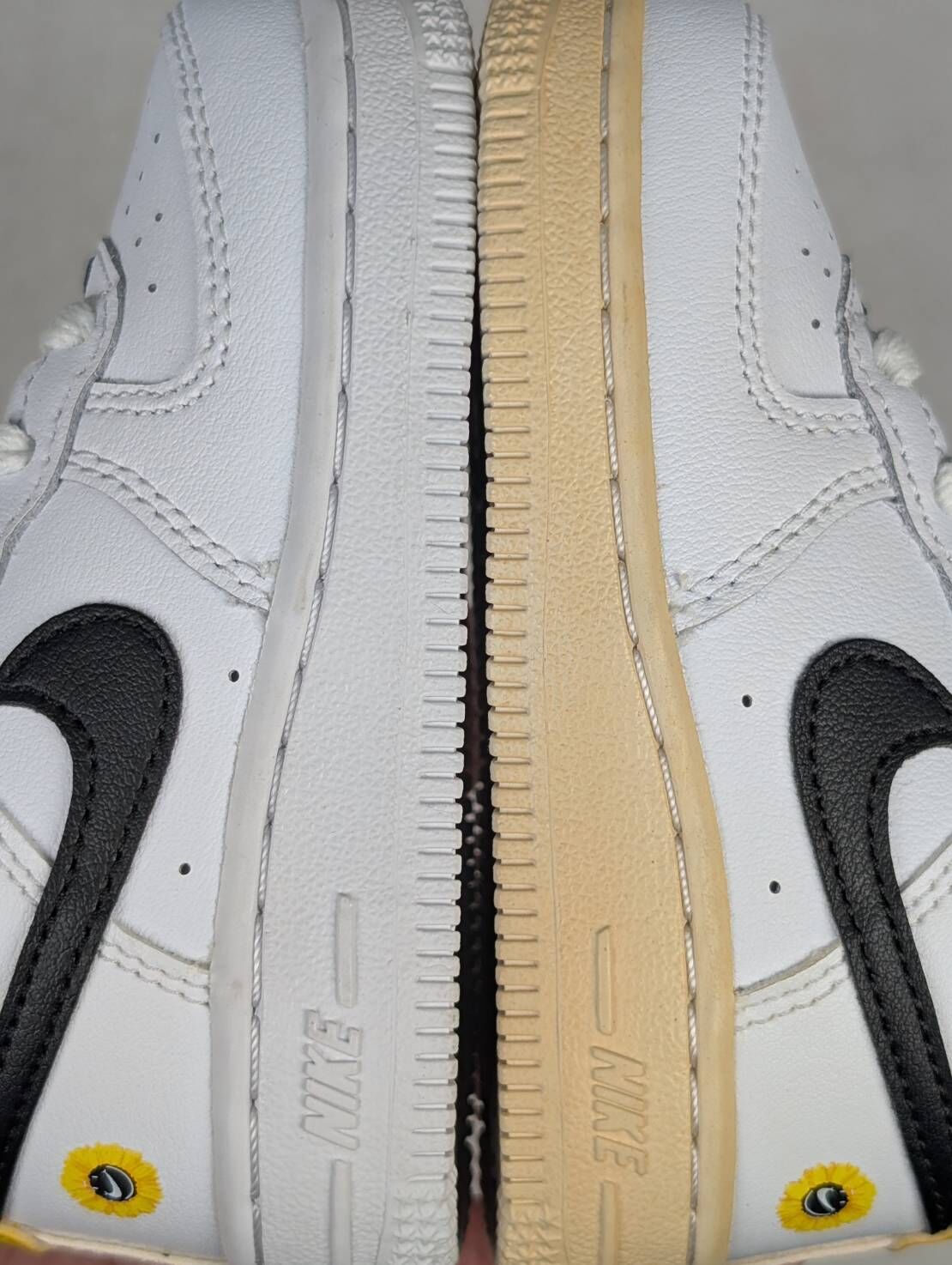 微瑕疵-左腳鞋底泛黃右腳鞋帶髒汙 DM4254-100 6C Nike Air Force 1 LV8 TD "Have a Nike Day" 小童鞋  白黃 黑勾 小雛菊
