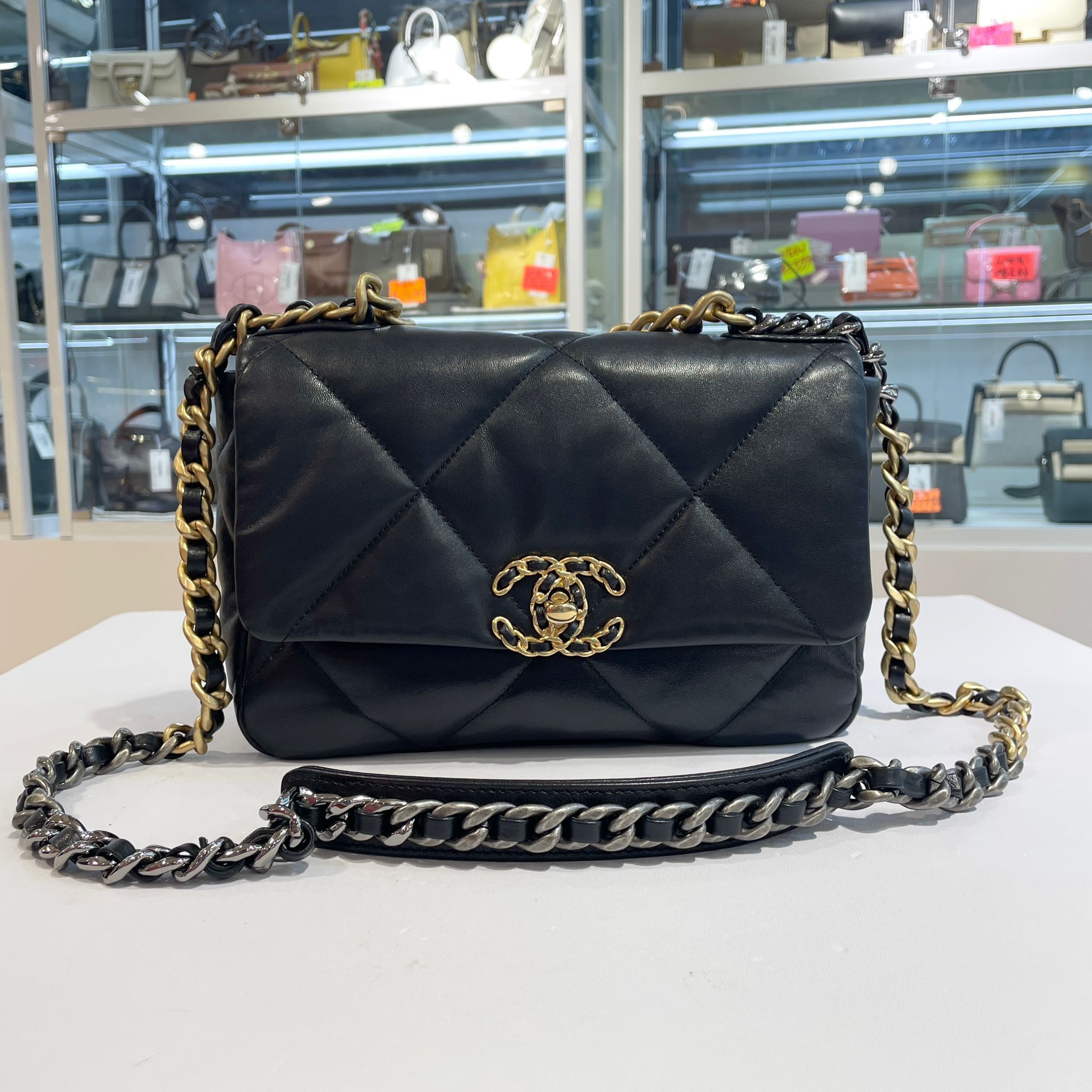 99%NEW二手 CHANEL 19 SMALL  AS1160 黑色羊皮金扣小號 @30開  #香榭站正品