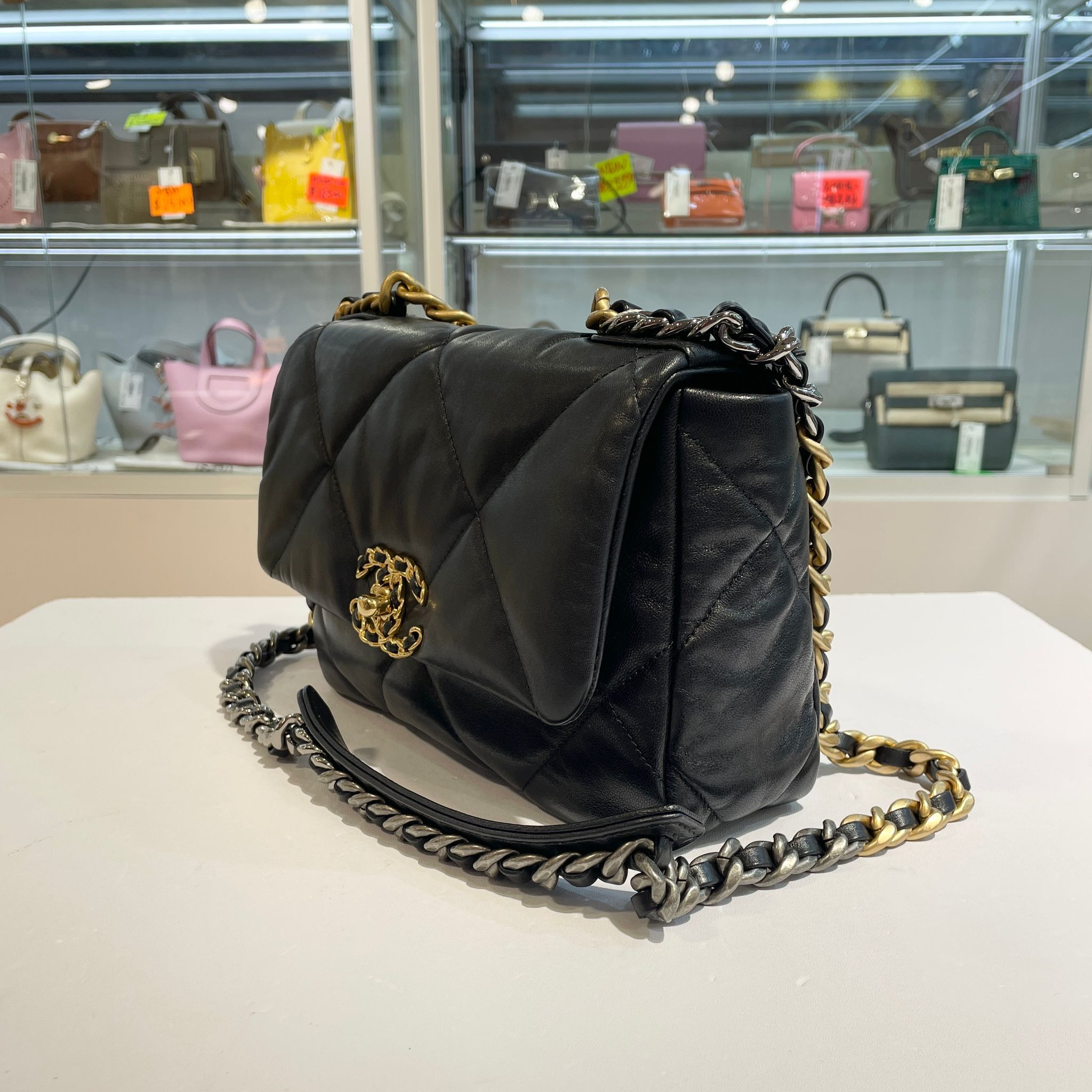 99%NEW二手 CHANEL 19 SMALL  AS1160 黑色羊皮金扣小號 @30開  #香榭站正品