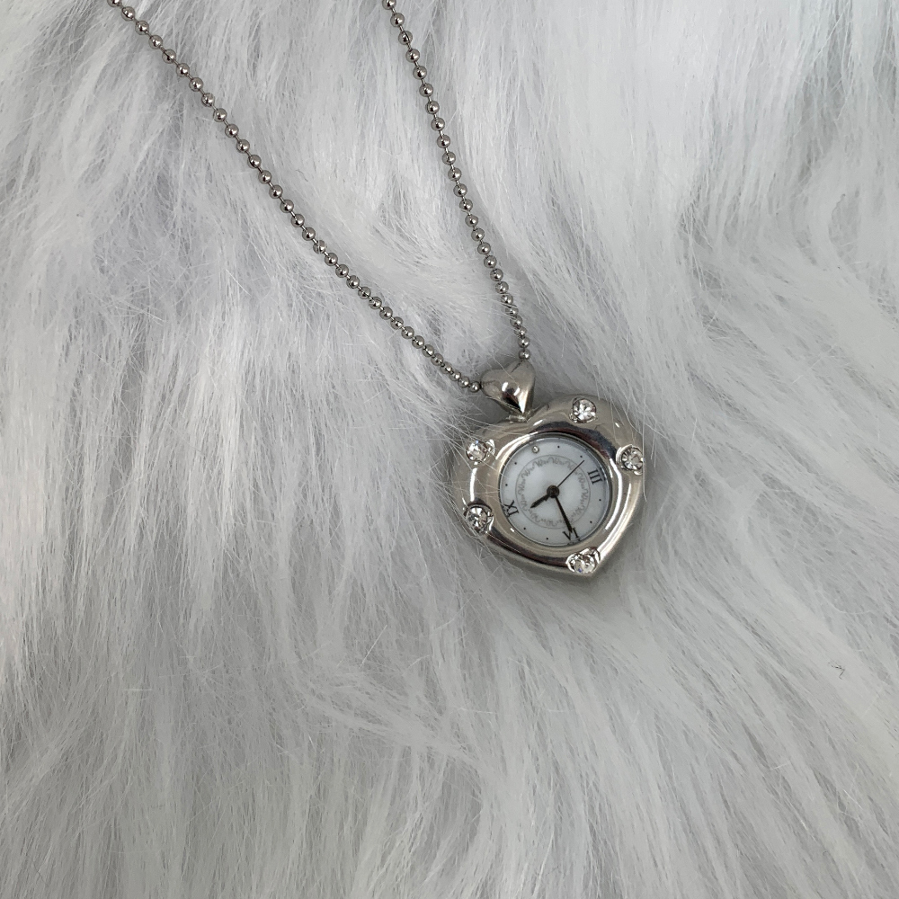 【預購】韓國代購 Grumpy Stuff 鑲鑽 閃亮 雙愛心 心型 Twinkle Heart Clock Long Necklace 黑桃 迷你時鐘 手錶 項鍊 NMIXX同款