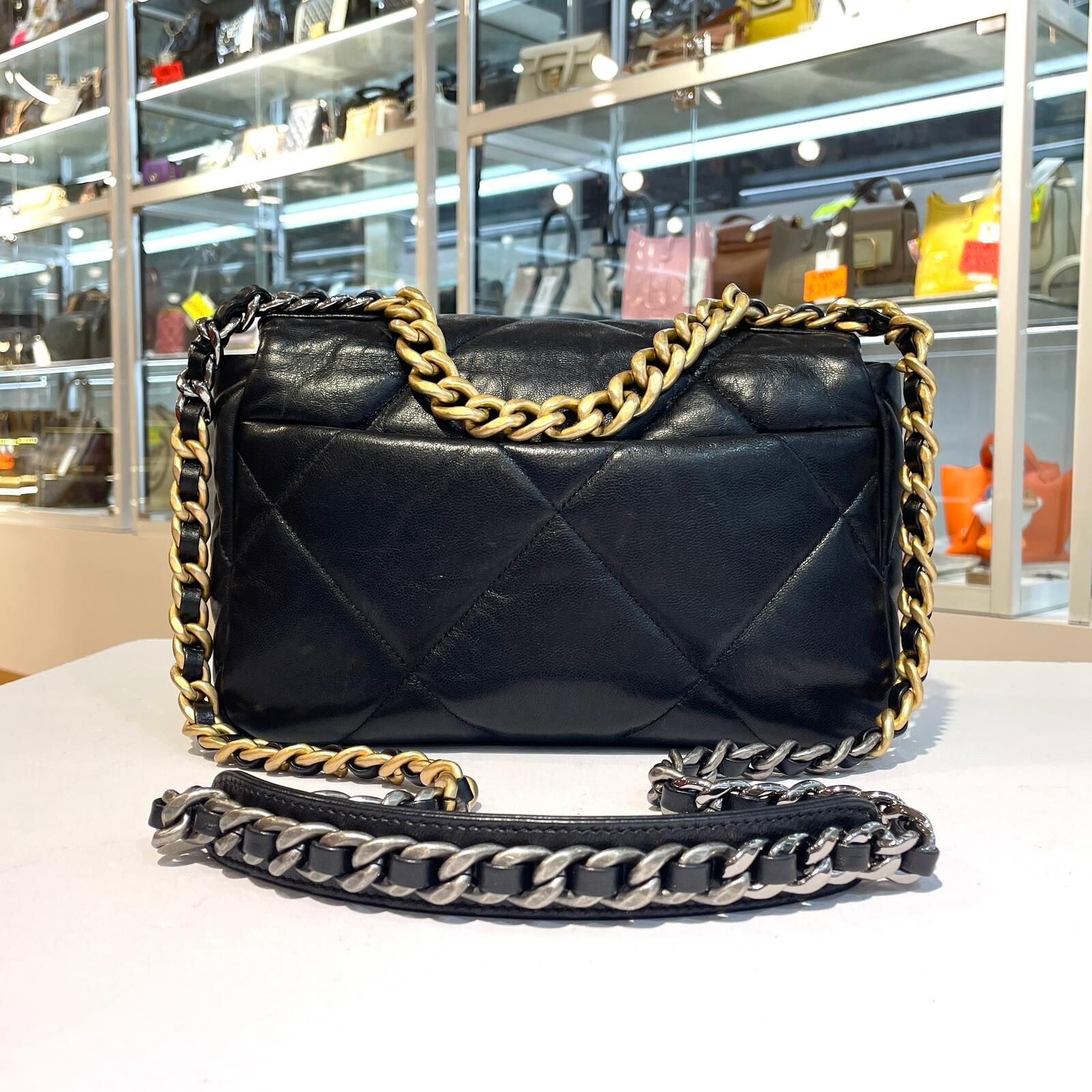 全新CHANEL 19 SMALL  AS1160 黑色羊皮金扣小號 @303開  #BRAND NEW #香榭站正品