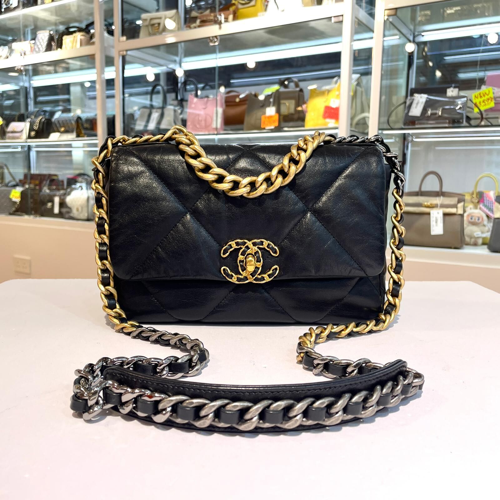 全新CHANEL 19 SMALL  AS1160 黑色羊皮金扣小號 @303開  #BRAND NEW #香榭站正品