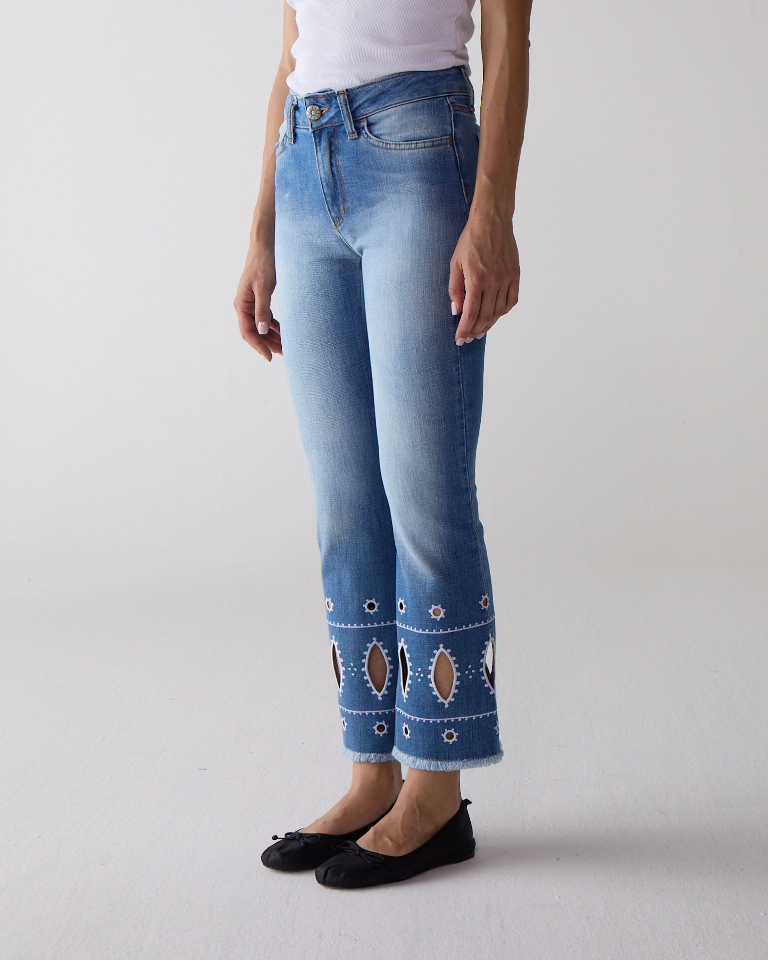 1SJ0503-167 [SHAFT JEANS] 匹諾曹。西西夏季刺繡。鏤空牛仔布 #DP1D8XD0951 (EU)
