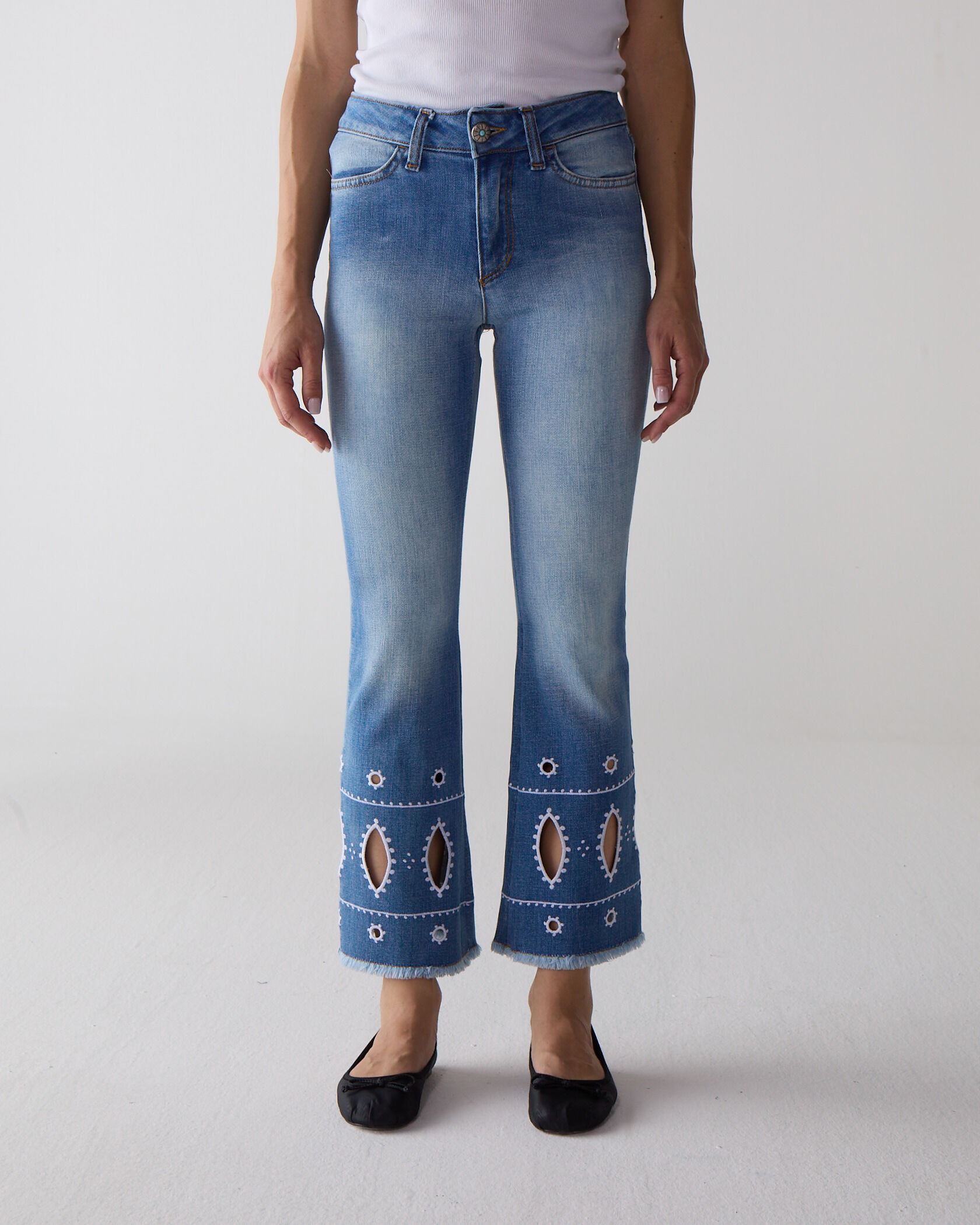 1SJ0503-167 [SHAFT JEANS] 匹諾曹。西西夏季刺繡。鏤空牛仔布 #DP1D8XD0951 (EU)