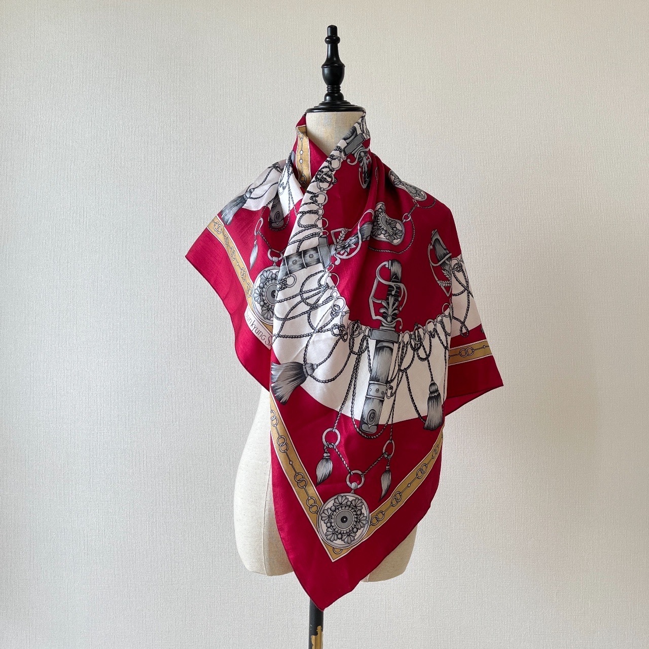 Sunkyung Sa紅色巴洛克風中古絲巾