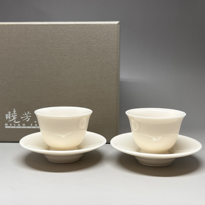 暁芳窯　蔡曉芳先生の茶杯 茶香自在】曉芳窯蔡曉芳大師牙白映曉杯加杯托禮盒裝