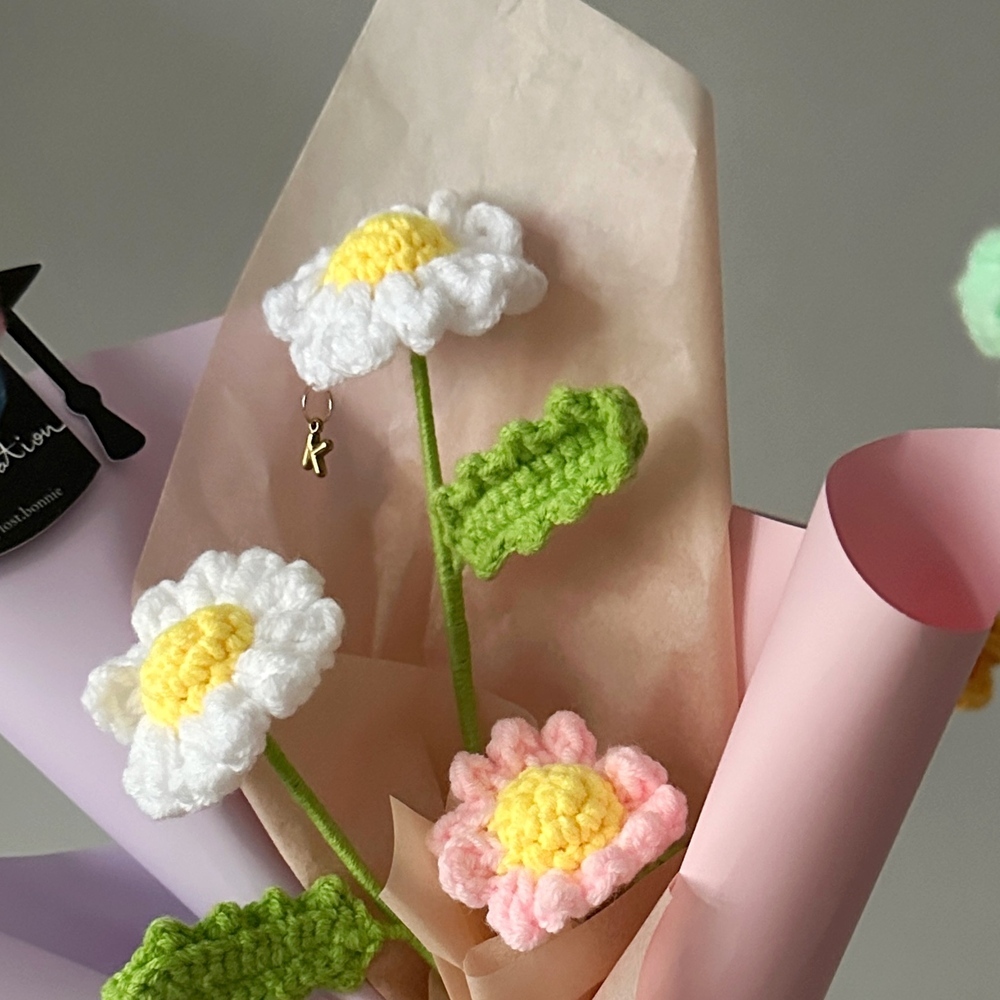 針織小雛菊畢業花束字母吊墜
