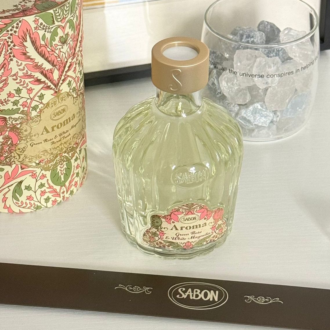 Sabon - Aroma Green Rose & White Magnolia 翠綠玫瑰與蘭花藤枝擴香 245mL
