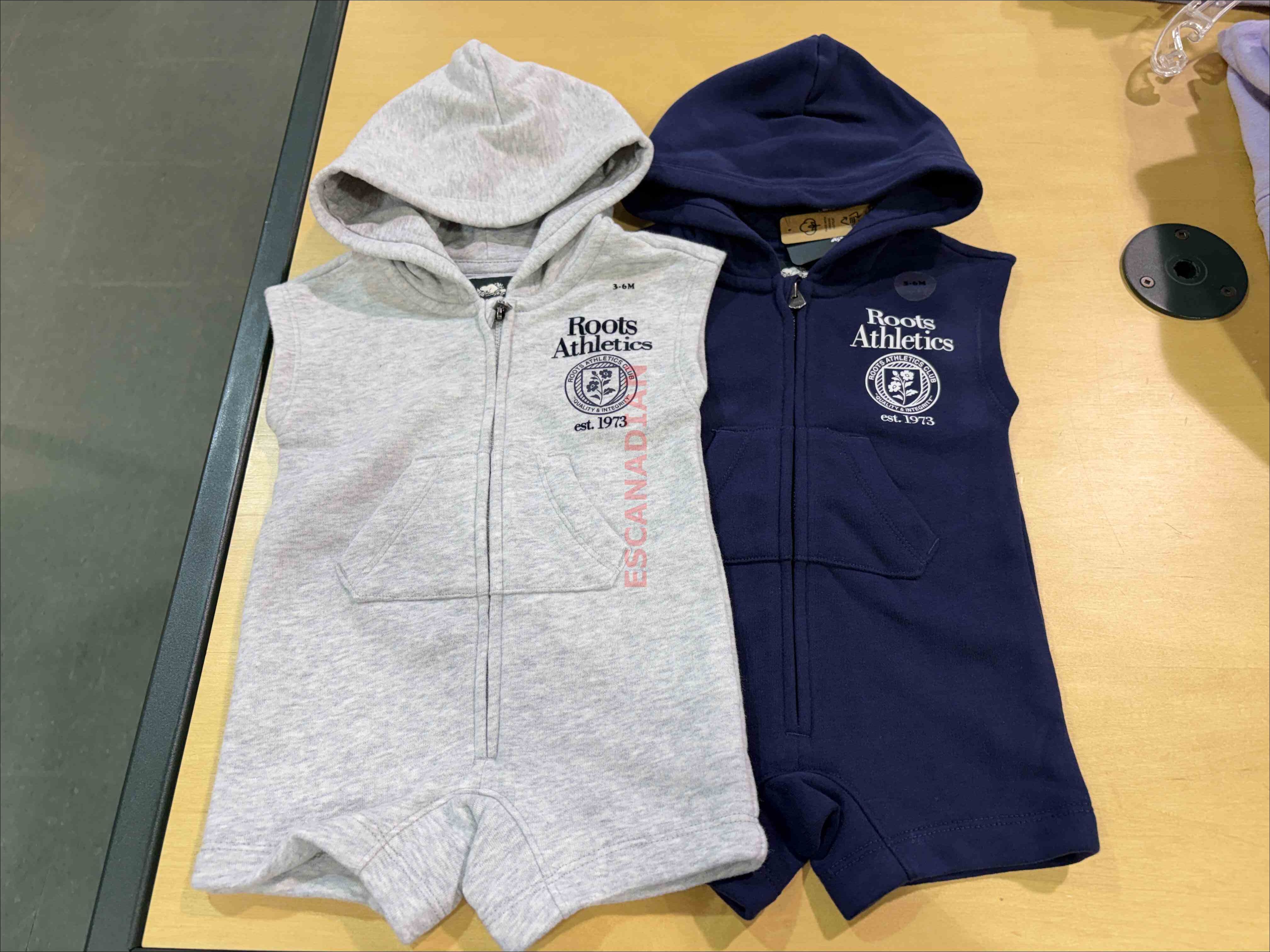 Baby ROOTS 加拿大款 Athletics系列 連帽 包屁衣 (2色)