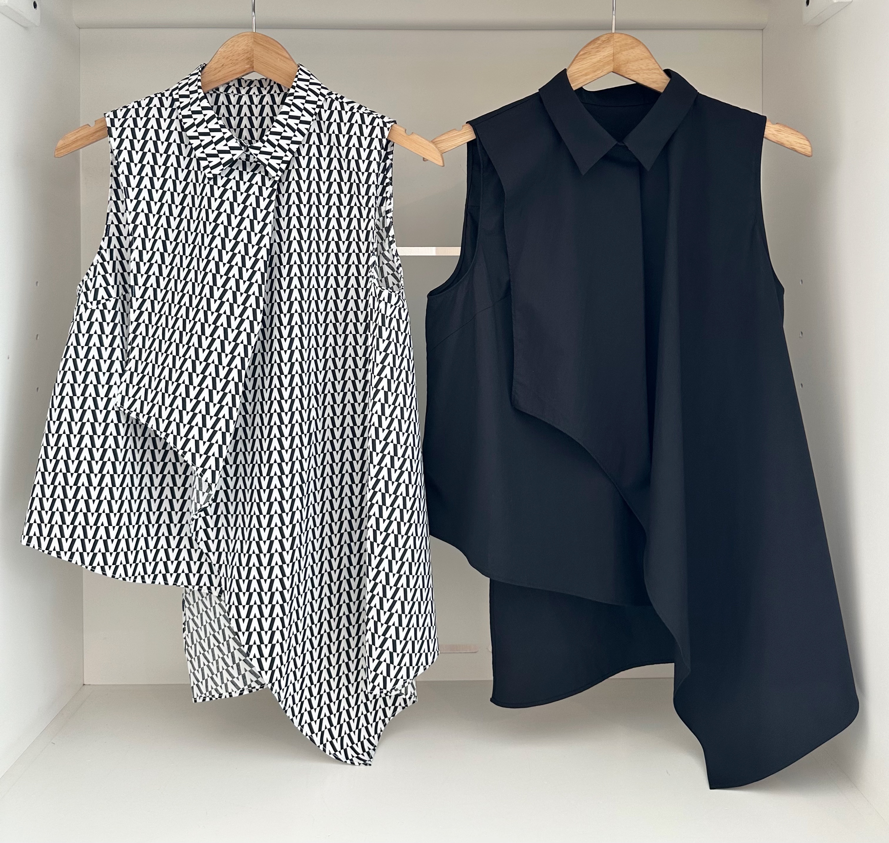 SLEEVELESS COTTON HIGH NECK ASYMMETRIC BLOUSE