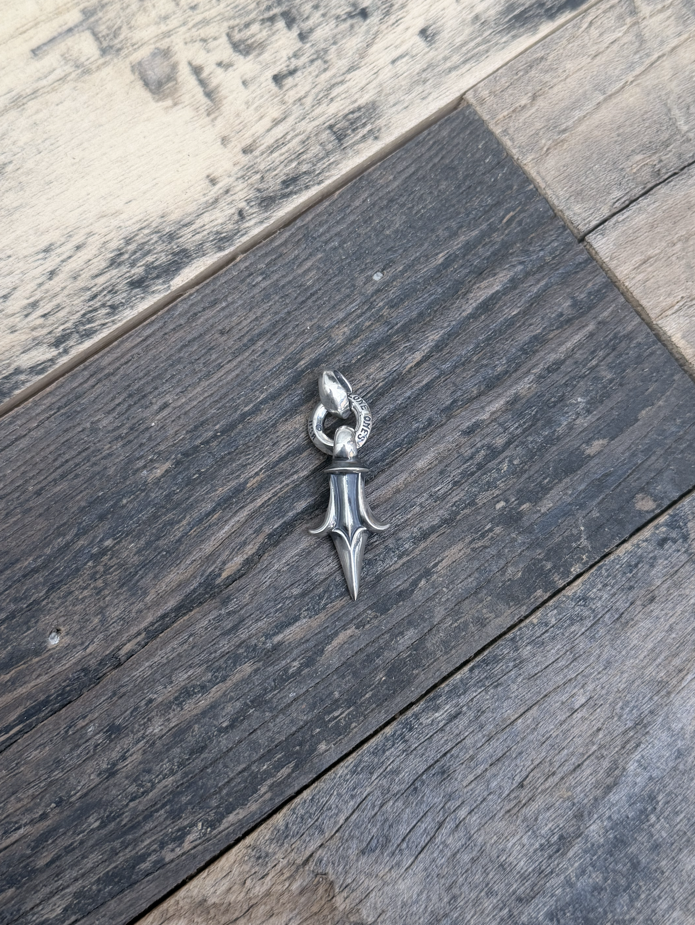 KO Pendant w/ Silk Link