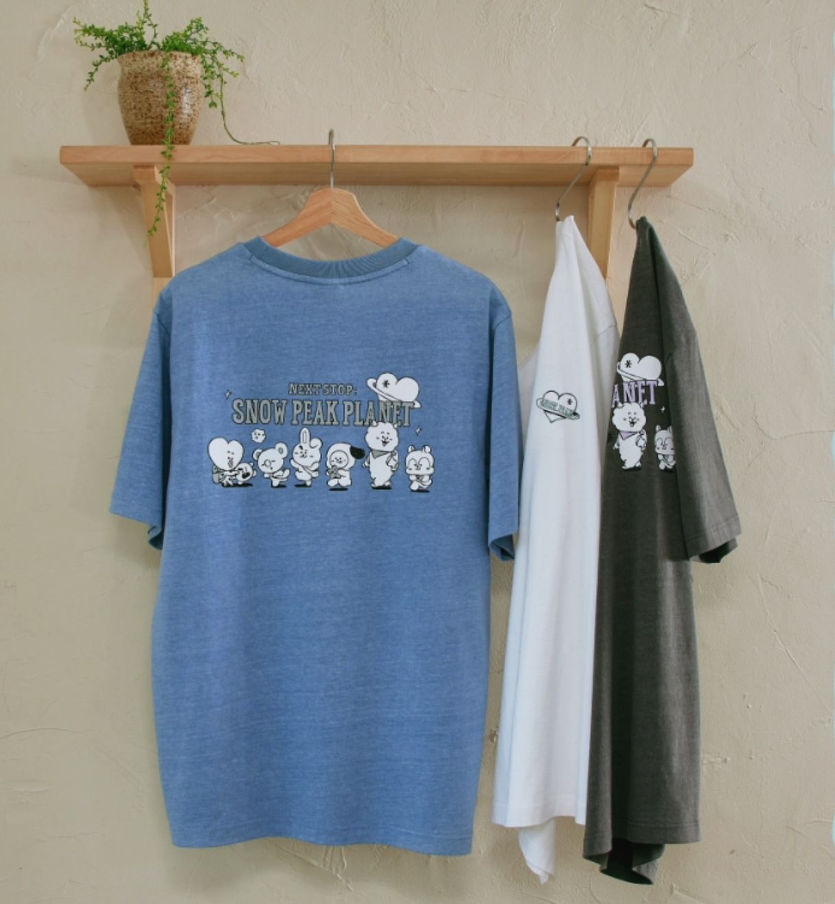 【SnowPeak 雪峰 聯名 BT21 開團優惠價至5/9 晚上12:00 🔥 】Snow Peak 聯名 BT21 Graphic Short sleeve T-shirt 歡樂出遊 短tee 男女同款 S26MUFTS90