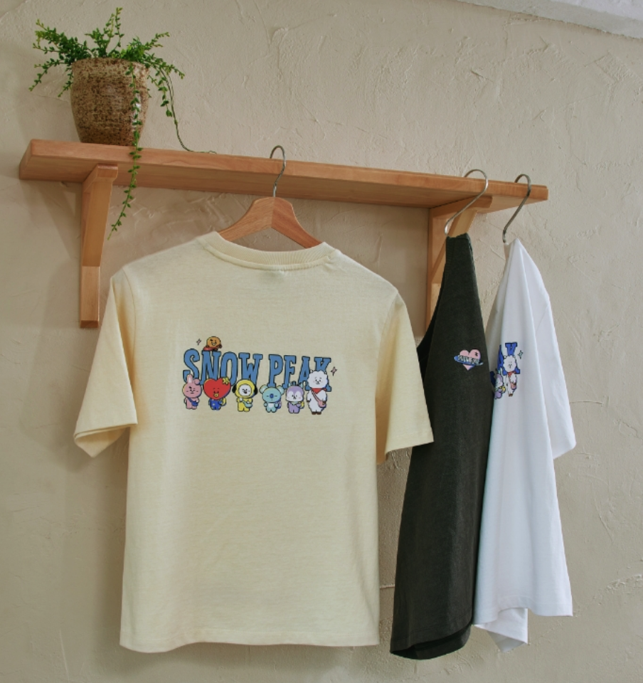 【SnowPeak 雪峰 聯名 BT21 開團優惠價至5/9 晚上12:00 🔥 】Snow Peak 聯名 BT21 Women Semi Crop Short Sleeve T-shirt 女款 BT21大集合 短tee S26MWFTS91