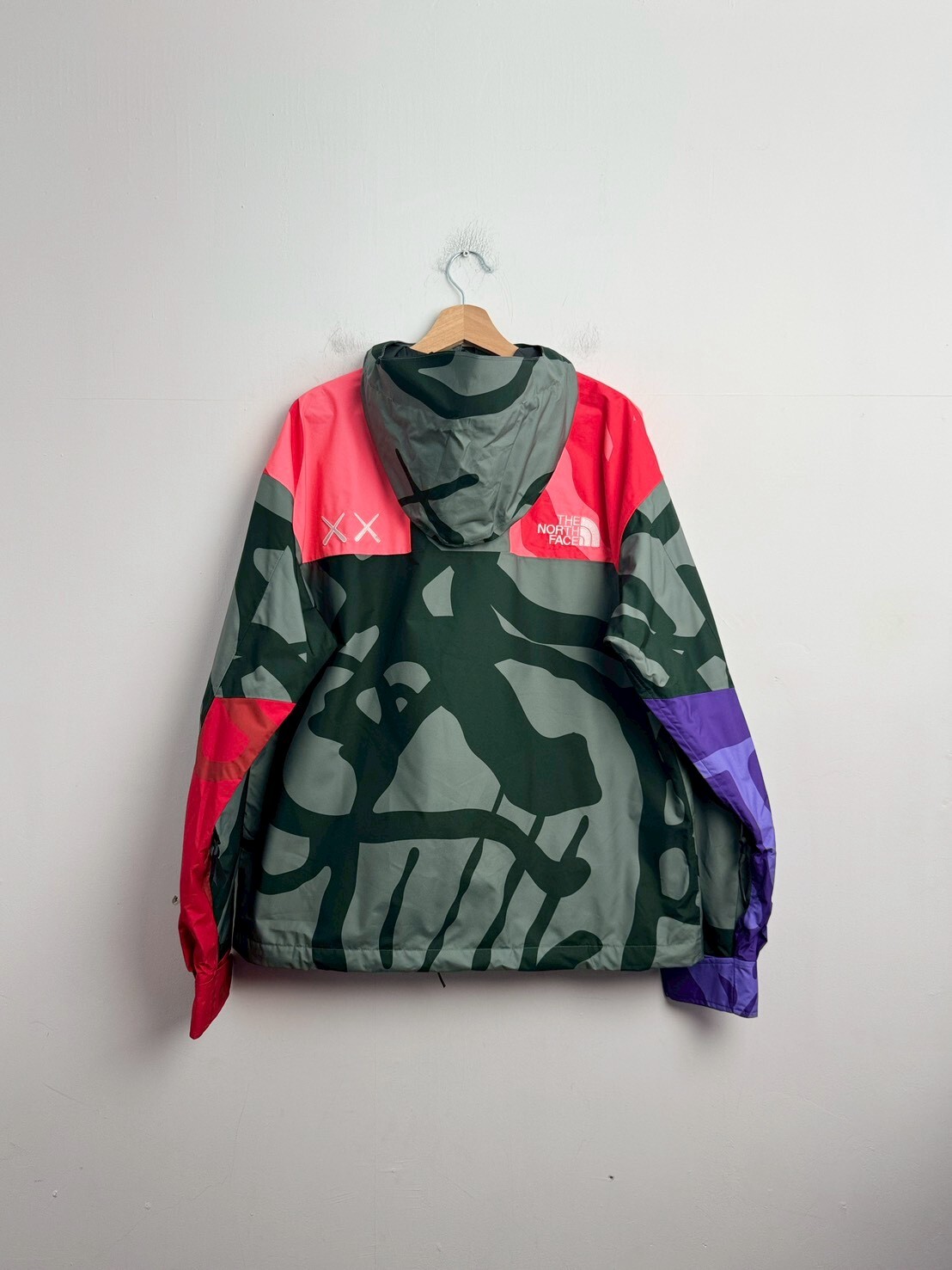 THE NORTH FACE KAWS Retro 1986 Mountain Jacket SIZE M