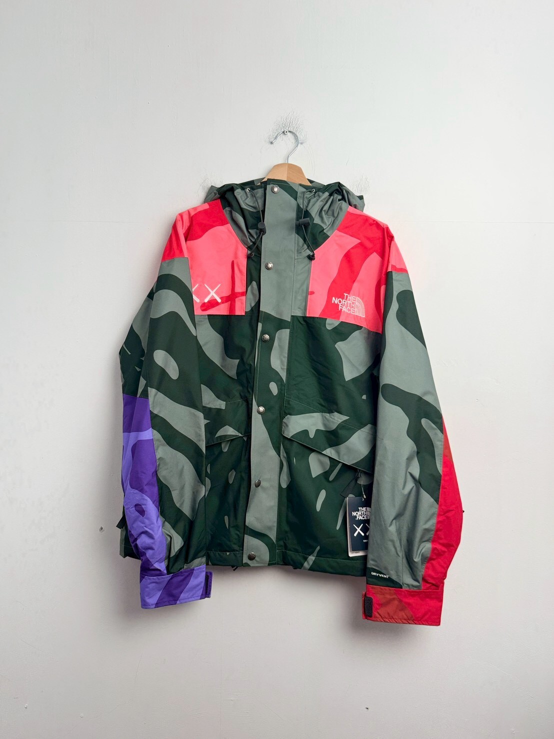 THE NORTH FACE KAWS Retro 1986 Mountain Jacket SIZE M