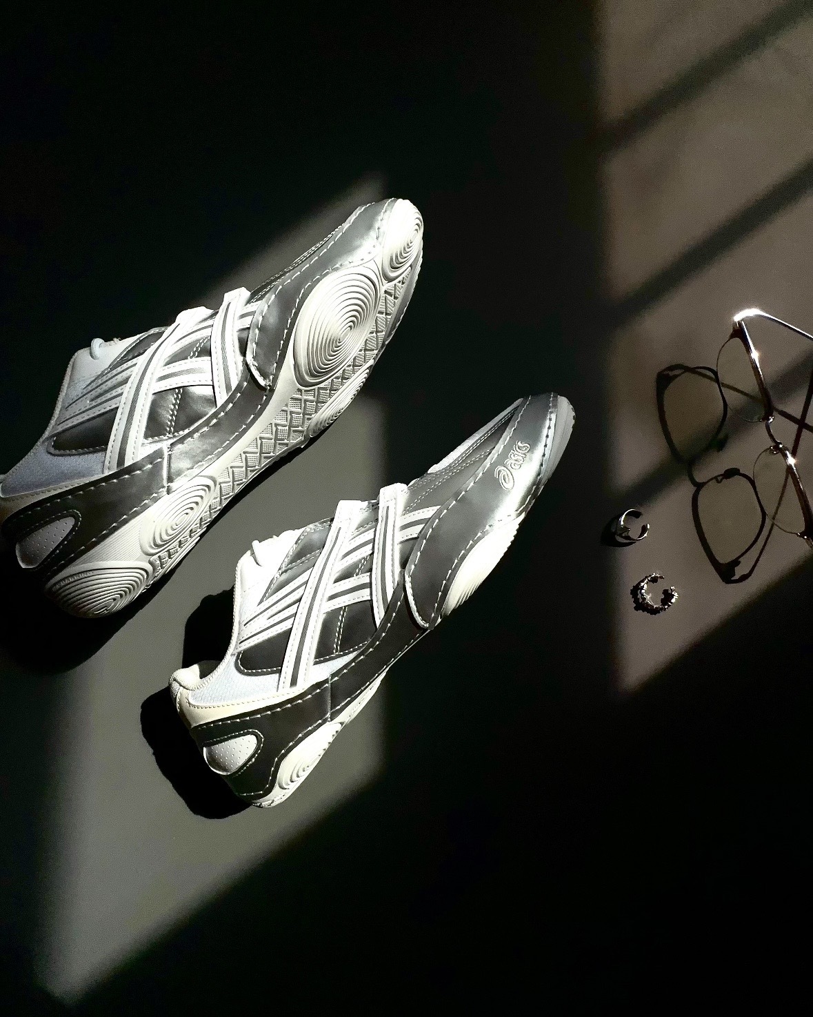 Asics Hypersync 皮革 網眼 薄底 銀白