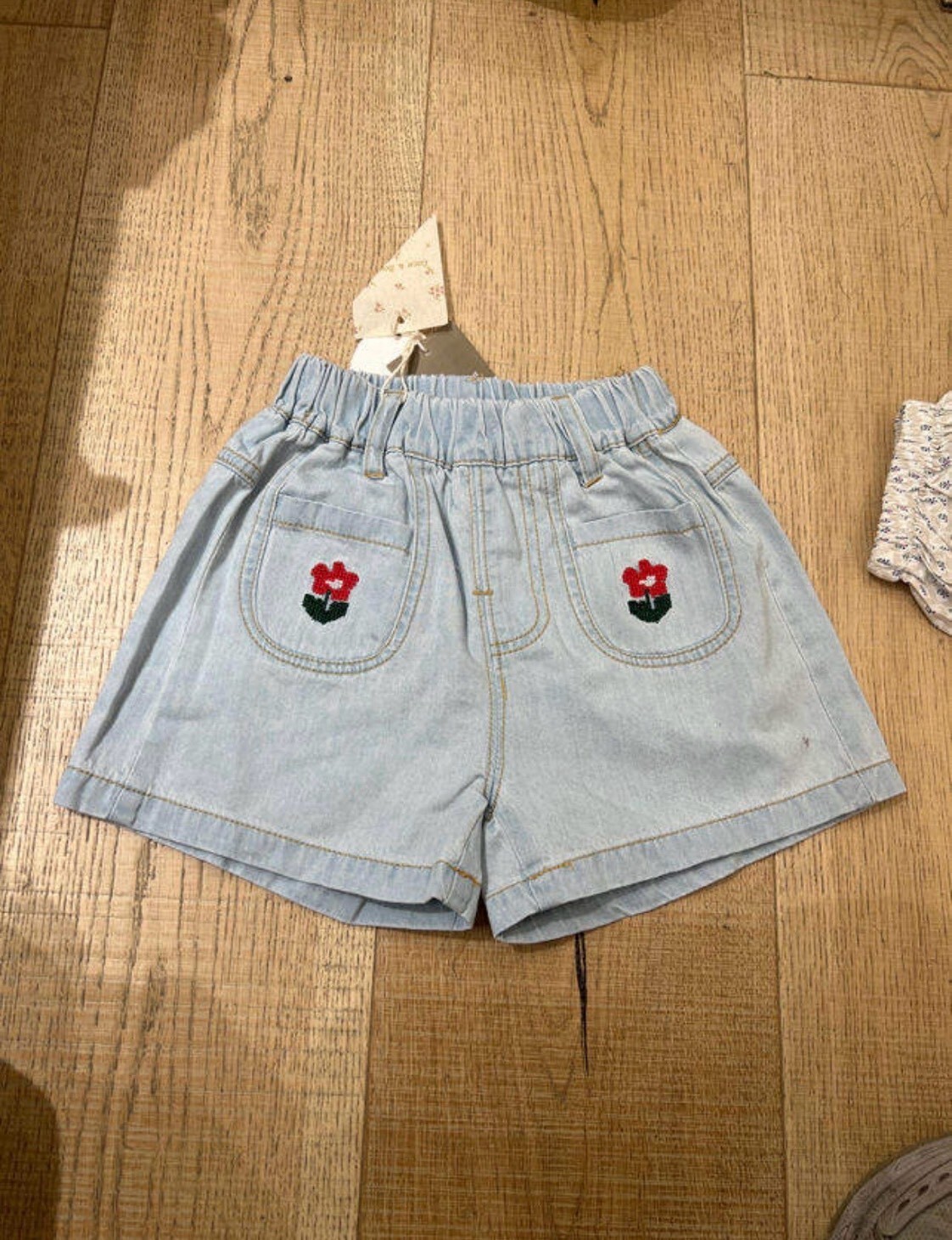 小花刺繡牛仔短褲
