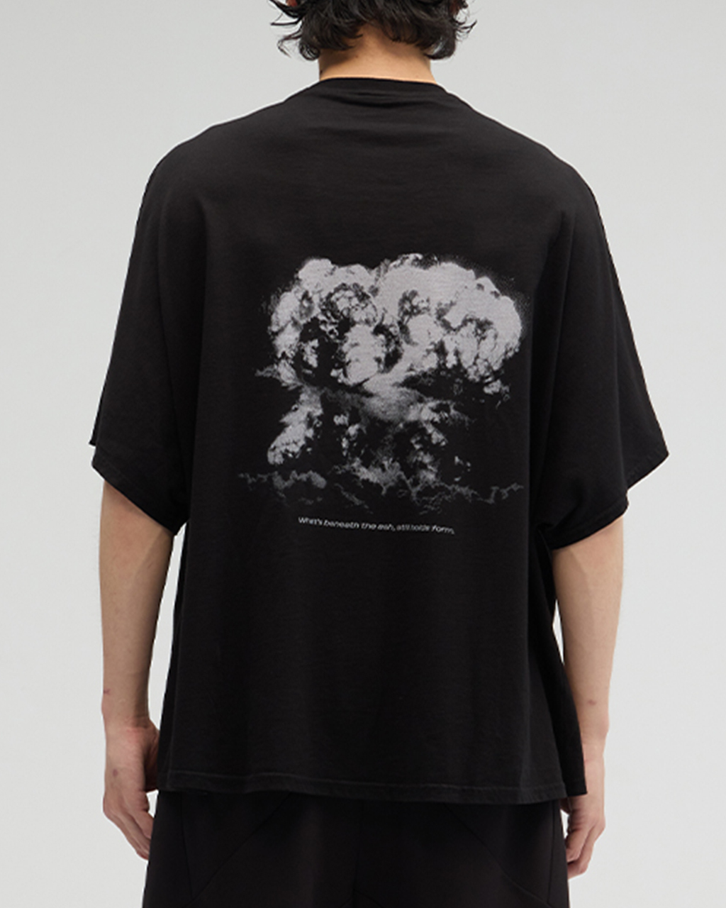 Vacant｜ES0185 - Ash Tee (Black)