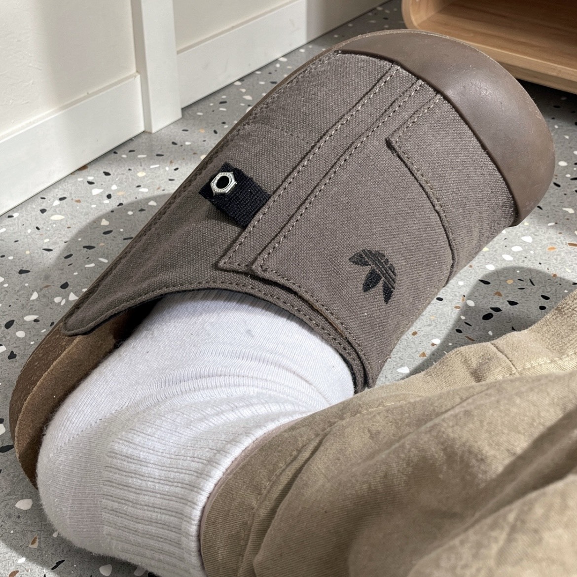 【代購】adidas Originals Adimule SLIDES  包頭拖鞋｜橡膠底｜男女同款｜深土地棕
