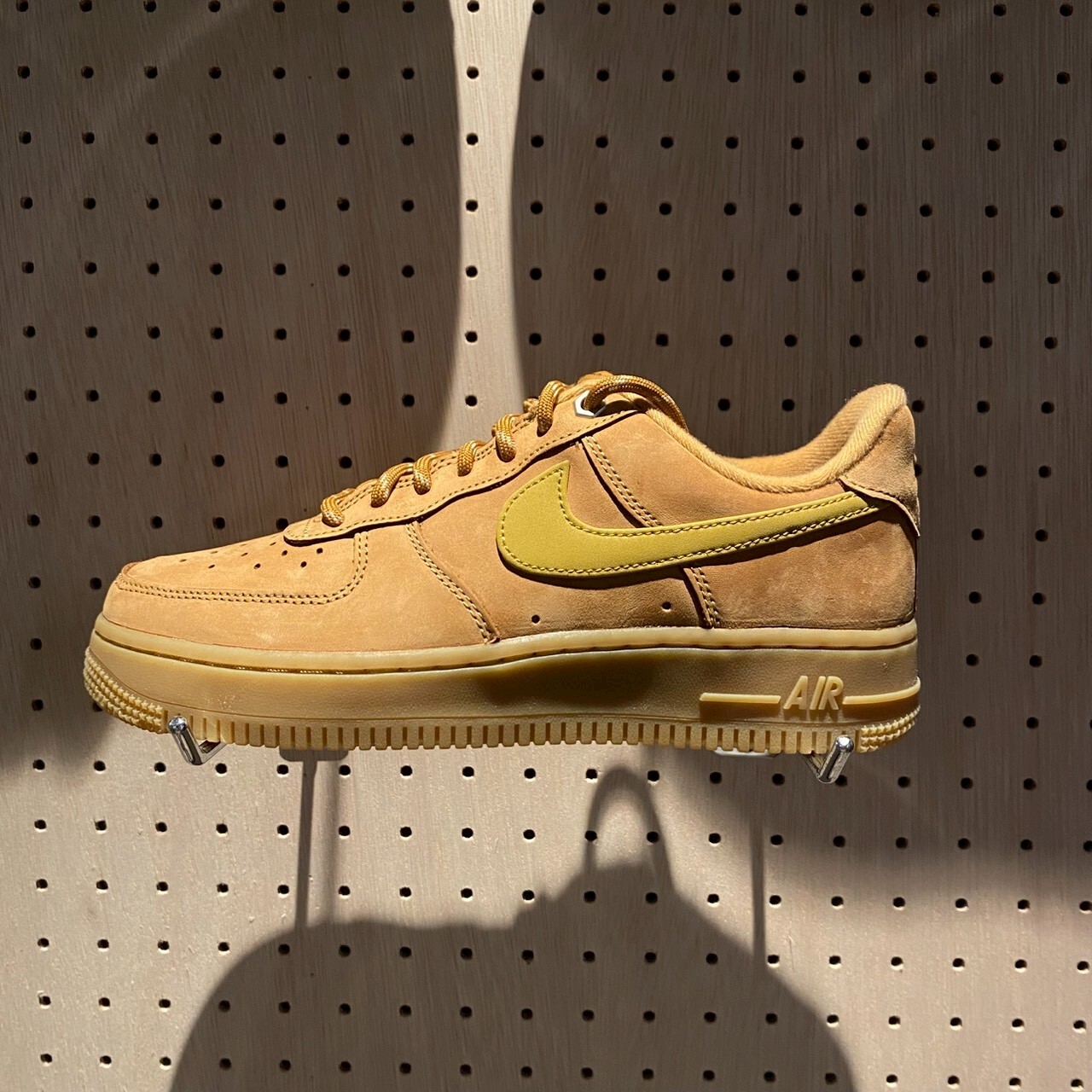Nike Air Force 1 小麥色麂皮休閒鞋 女款 FZ7372-200