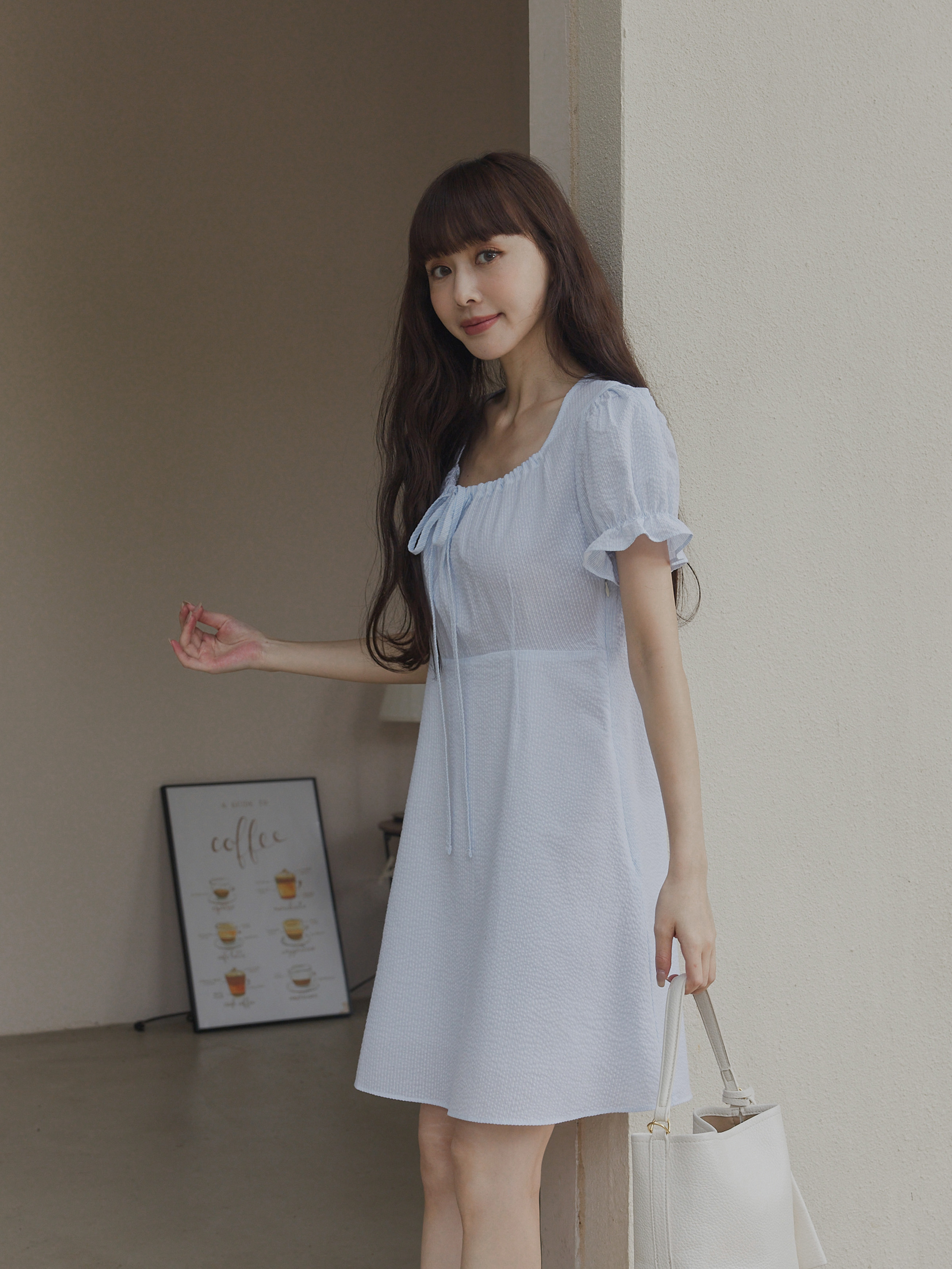 やわらかエンボス パフスリーブ リボン付き ミニワンピース