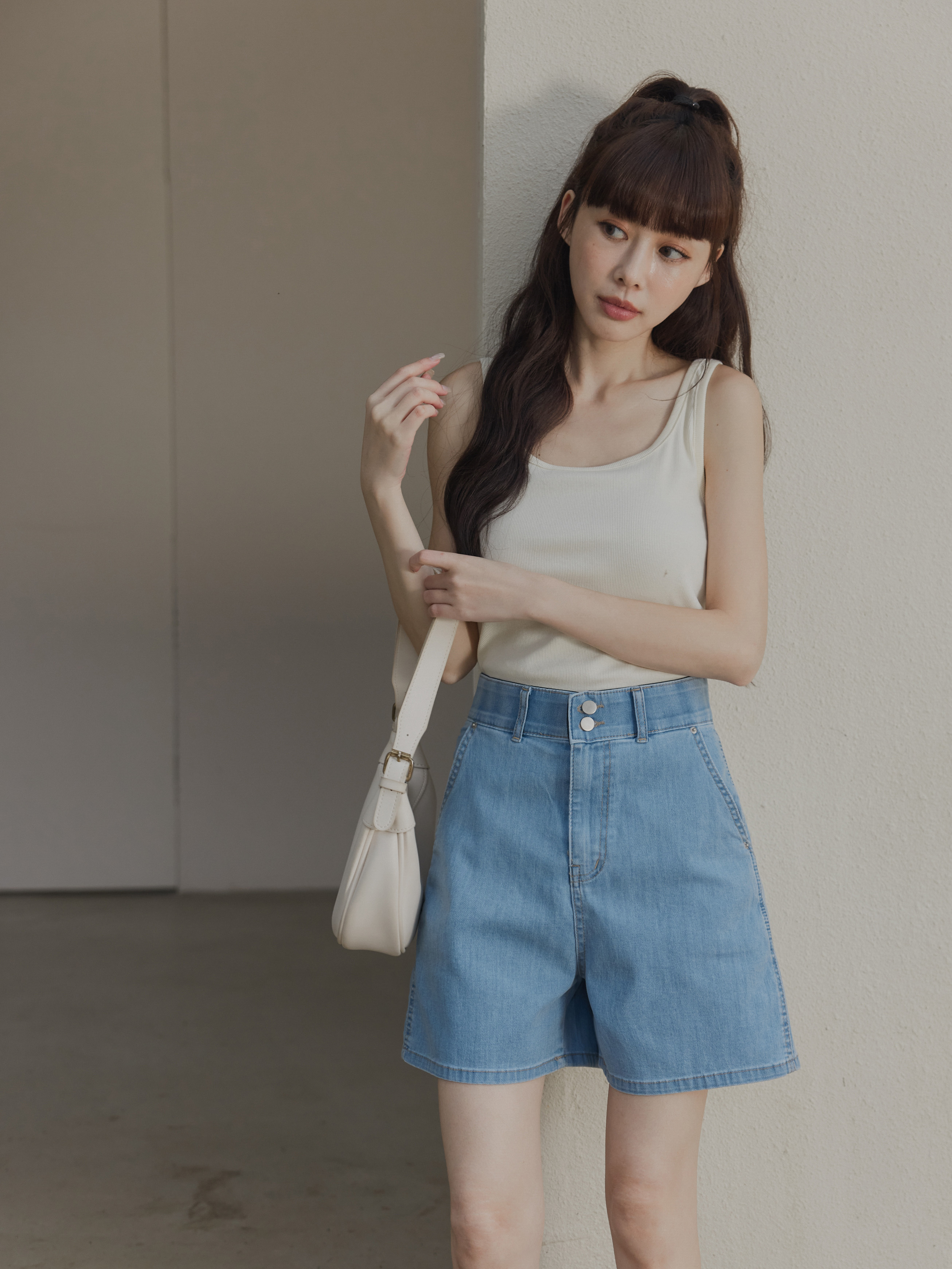 ハイウエスト ダブルボタン ステッチデザイン デニムショートパンツ