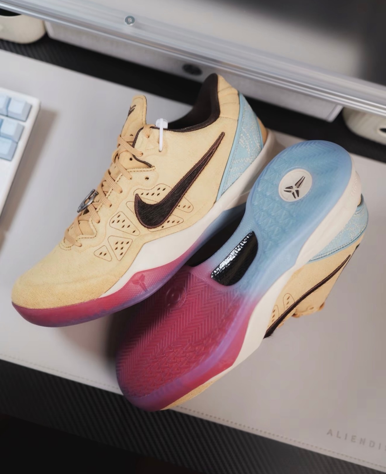 Nike Kobe 8 Protro ’Siempre Hermanos im1820-100