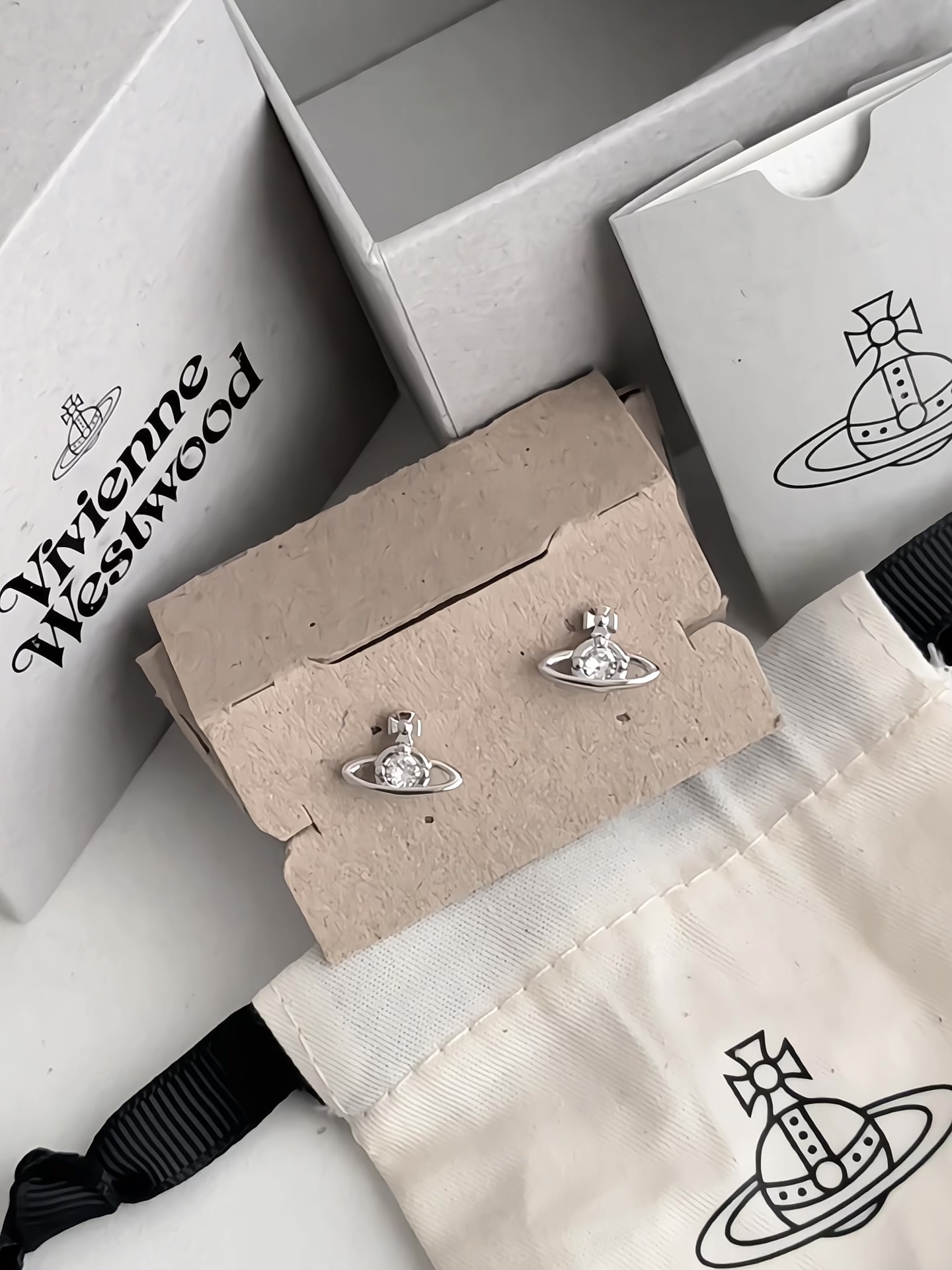代購-Vivienne Westwood NANO solitaire 土星水鑽 耳釘 耳環