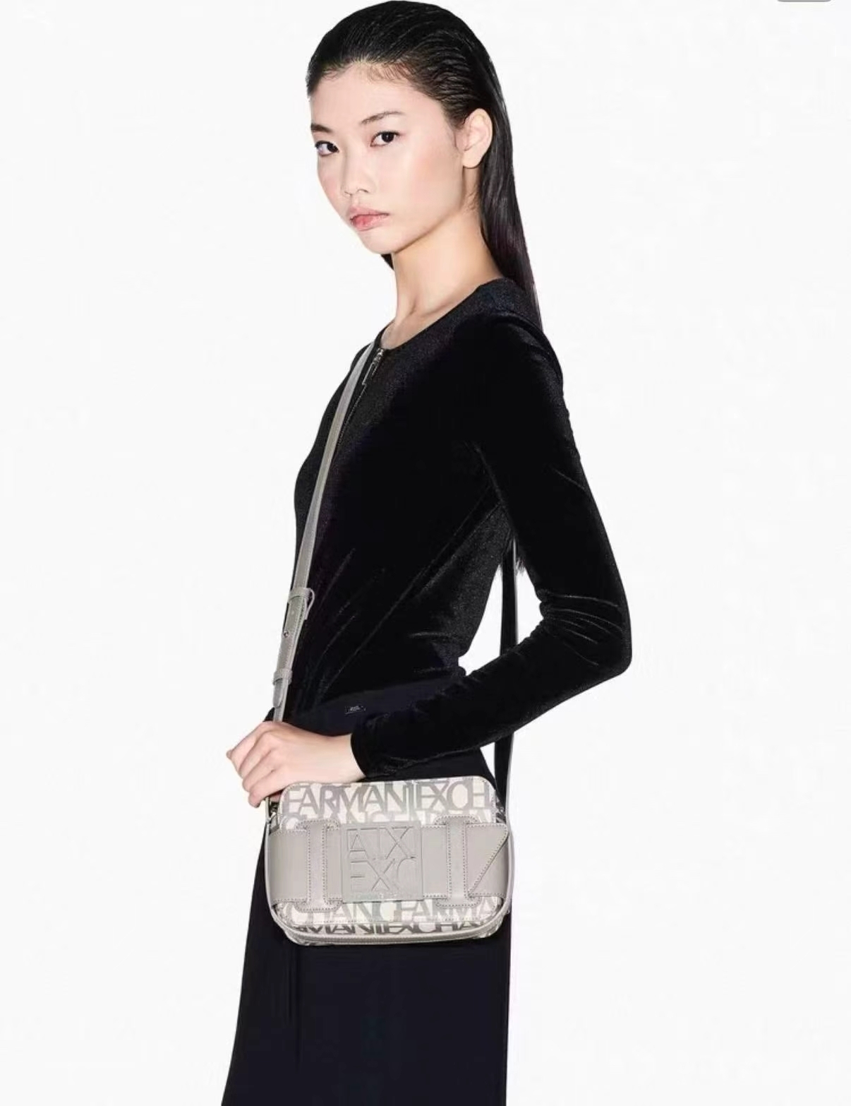 EMPORIO Armani crossbody Bag 米白併淺灰色