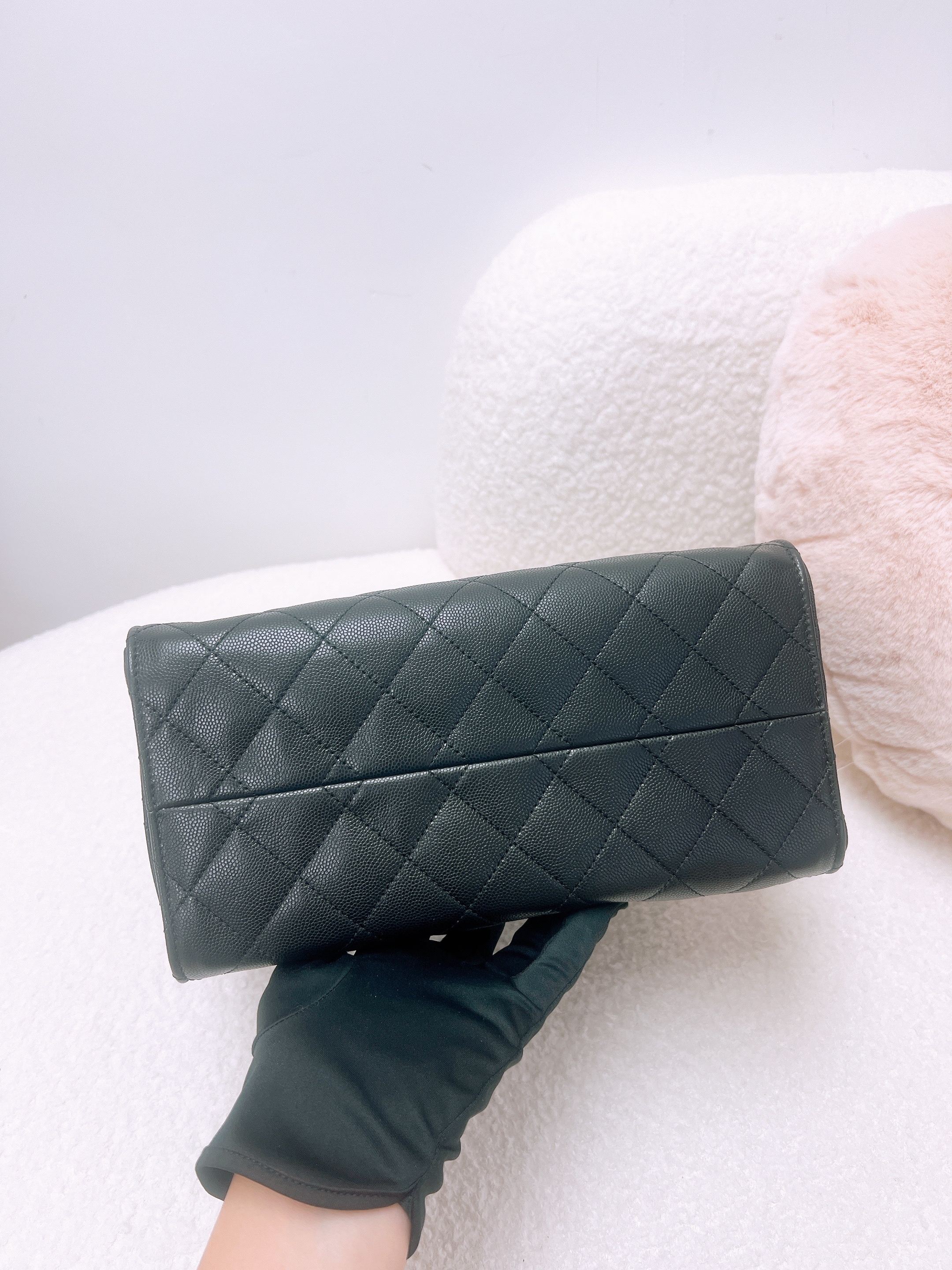 *Unused* Chanel 25 small (black caviar/ GHW)