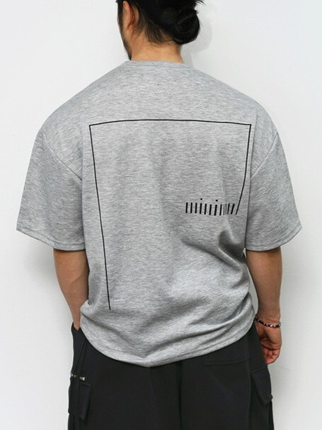 Minimal Line Short Sleeve