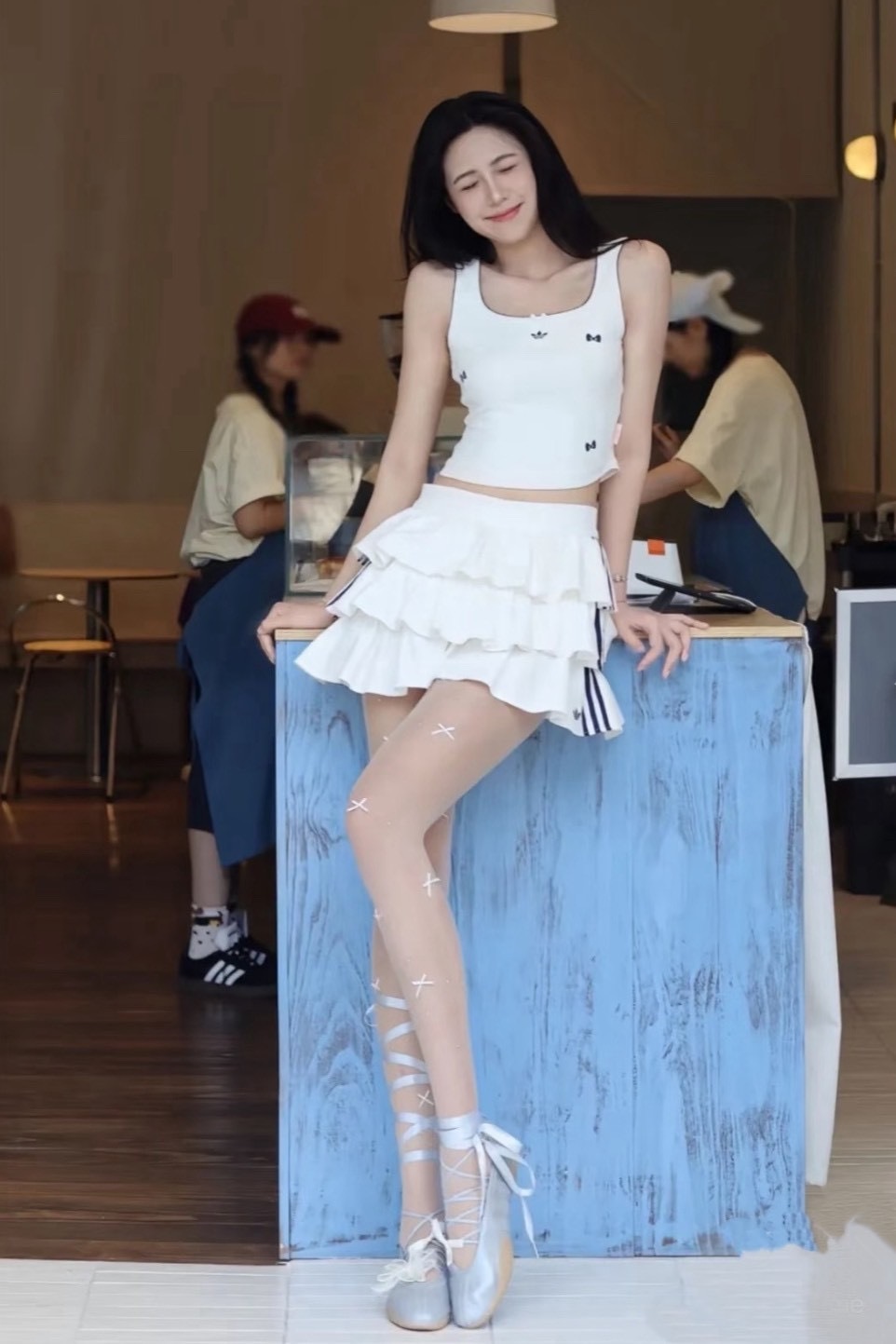 【Luxury】 adidas Originals 迪士尼 愛麗絲 聯名背心 素面小可愛 蕾絲 無袖 夏天穿搭 灰白兩色✨