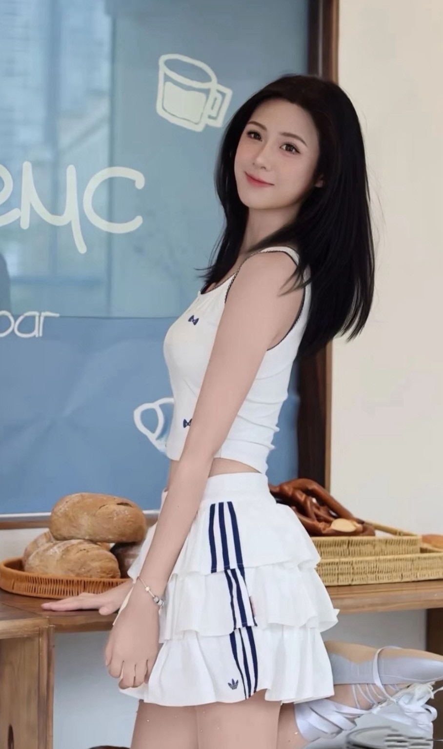 【Luxury】 adidas Originals 迪士尼 愛麗絲 聯名背心 素面小可愛 蕾絲 無袖 夏天穿搭 灰白兩色✨
