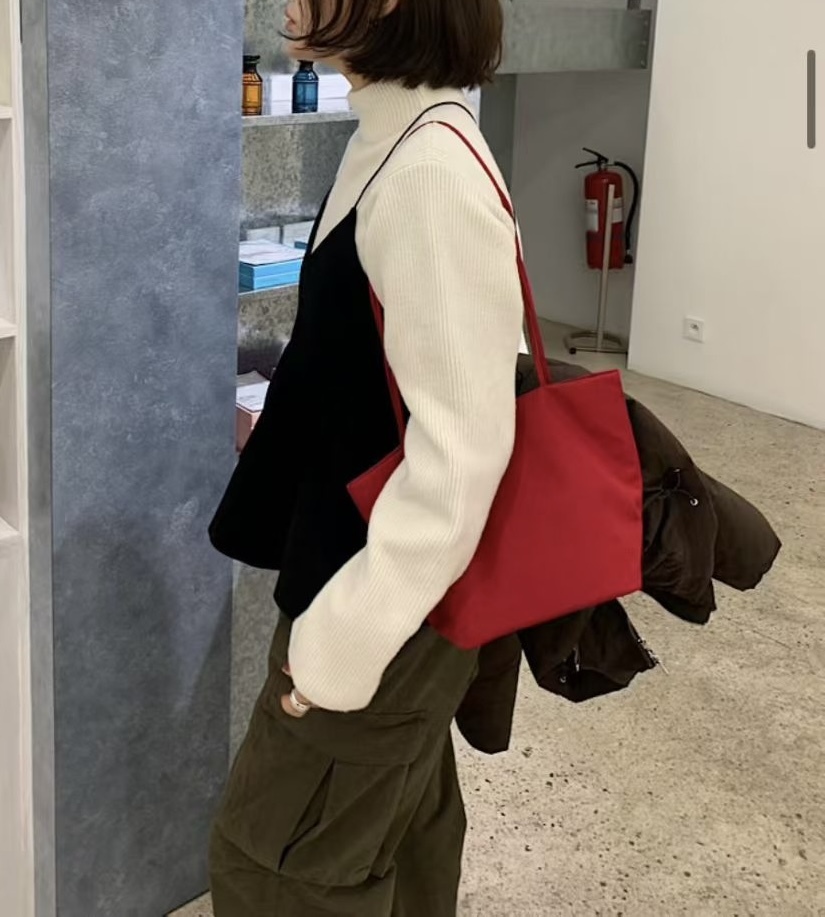 代購價! 尼龍側背包