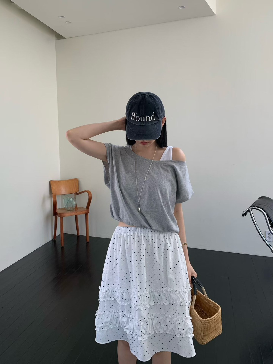 假兩件落肩縮襬T
