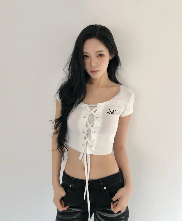 （現貨）韓牌  MUCENT LUKE EYELET 綁帶 抽繩 小標 合身 短T P0000CGN